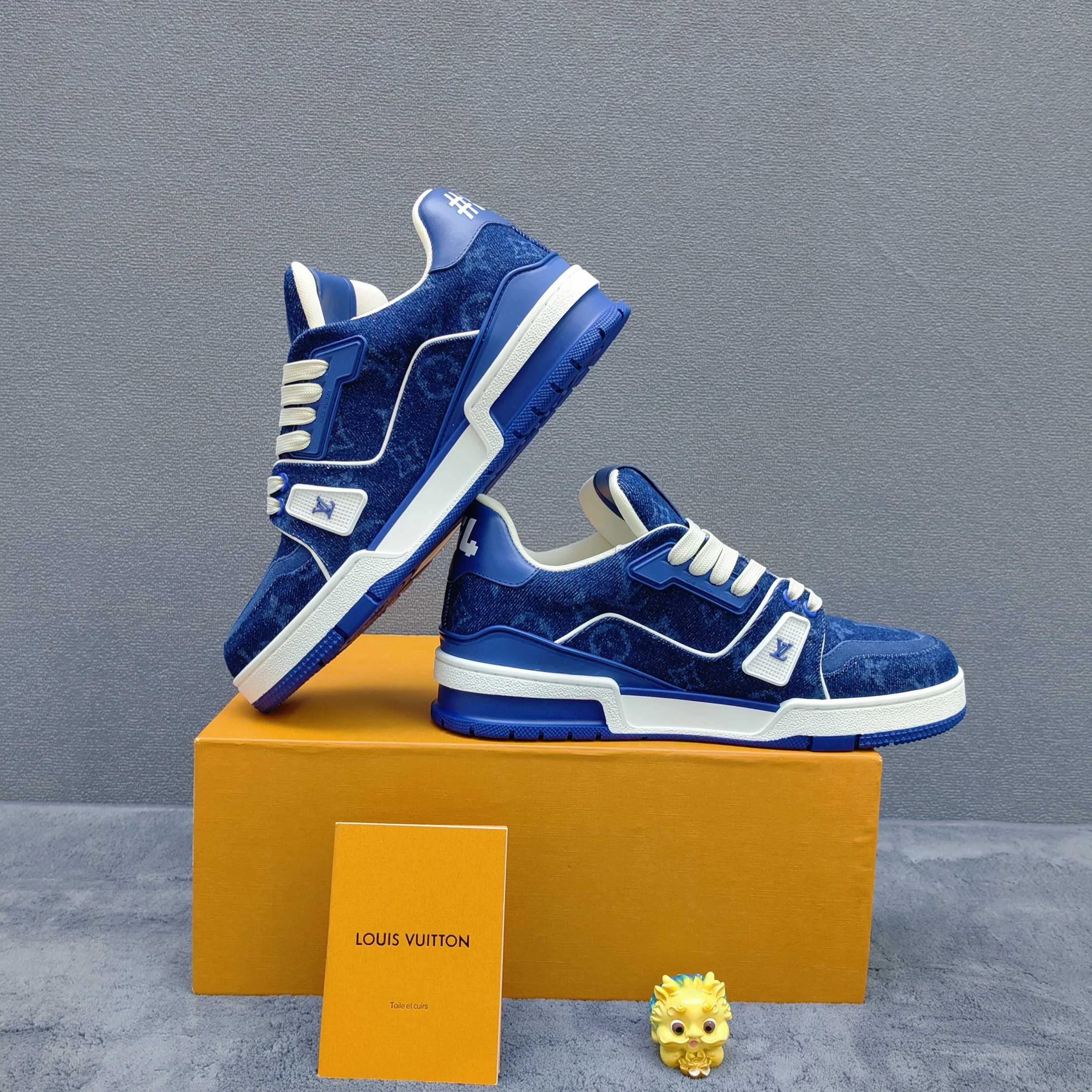 Women's Sneakers LOUIS VUITTON 17957146
