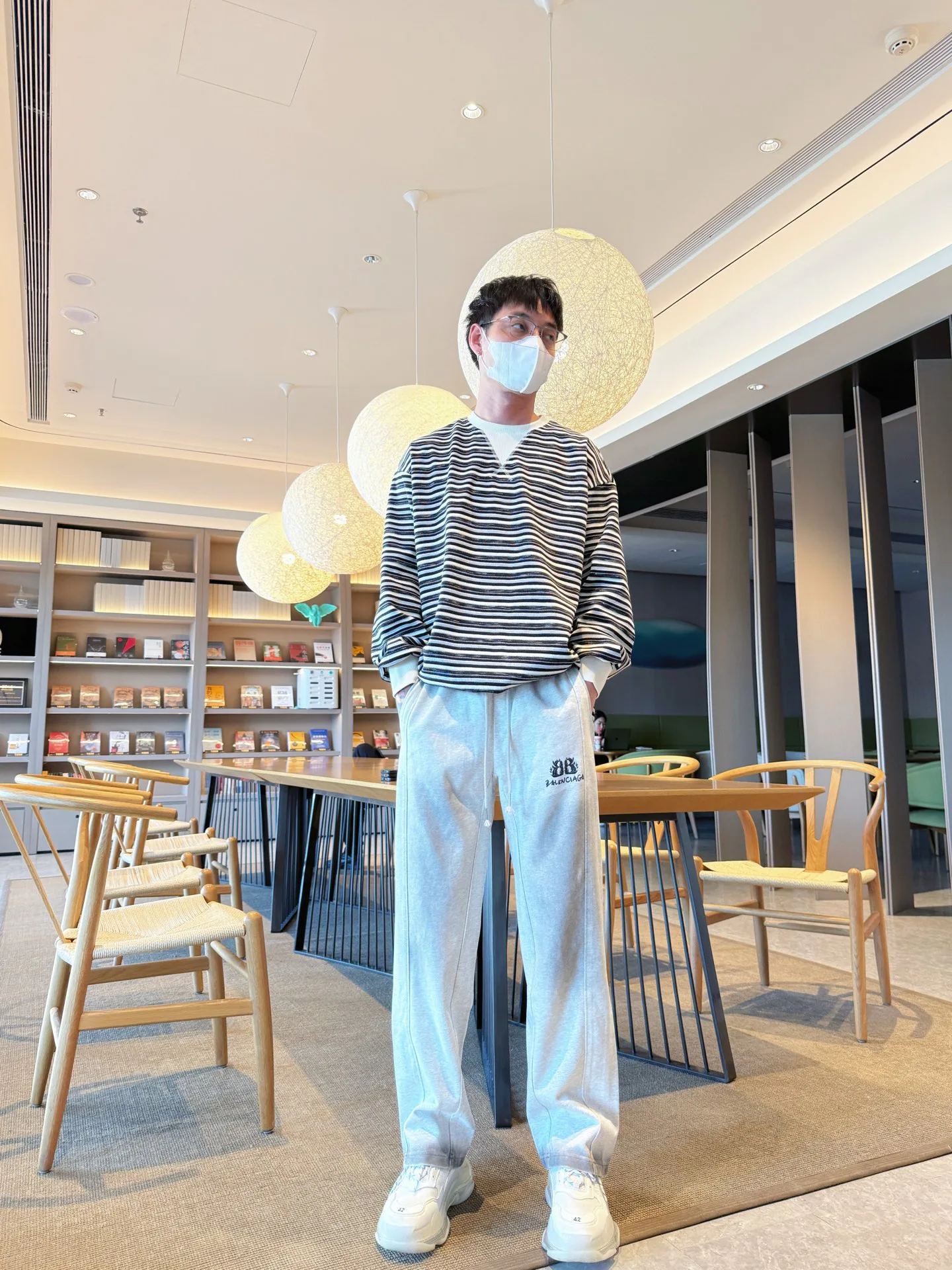 Men's Trousers BALENCIAGA 18345761