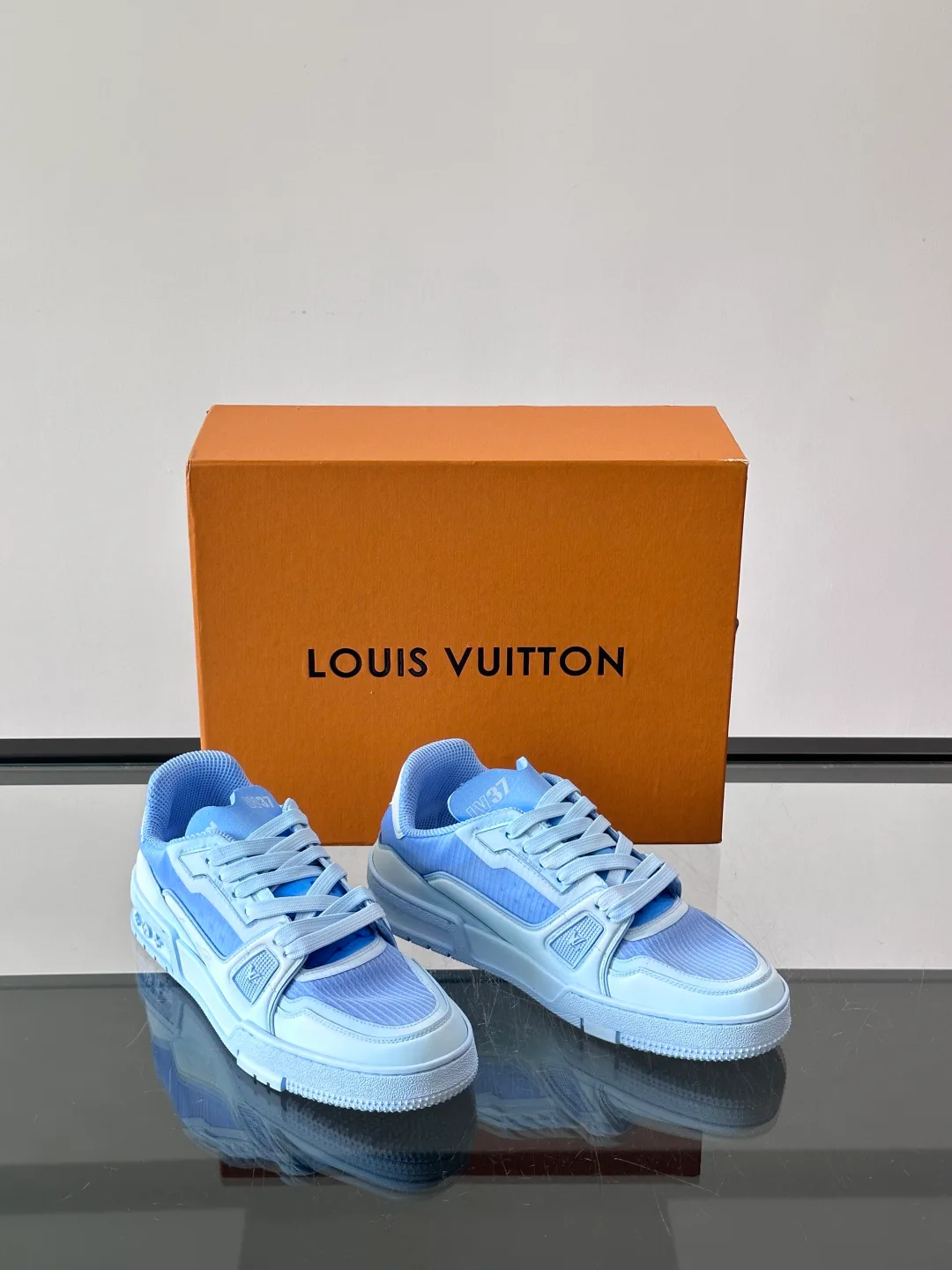 Men's Sneakers LOUIS VUITTON 17349440