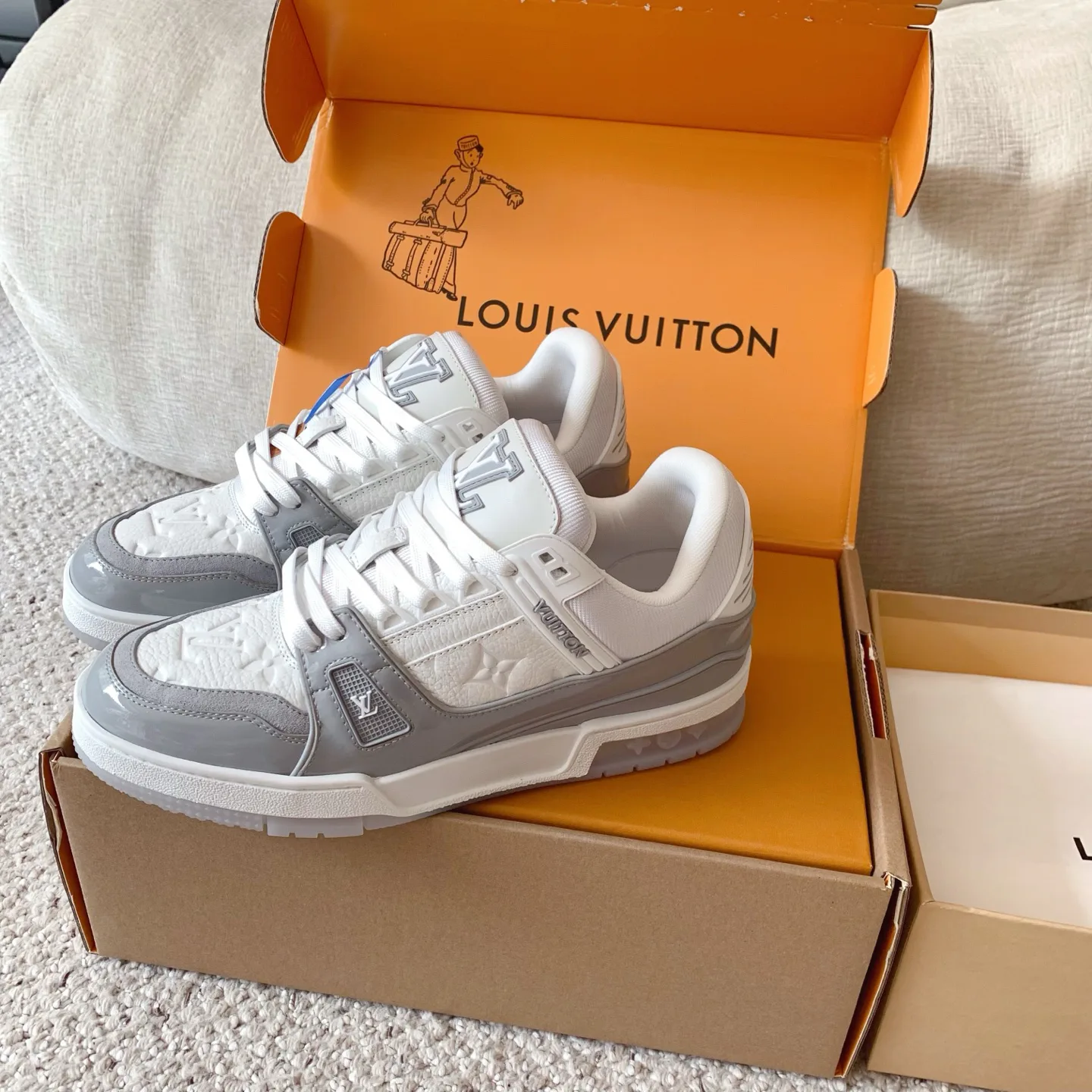 Women's Sneakers LOUIS VUITTON 18375819