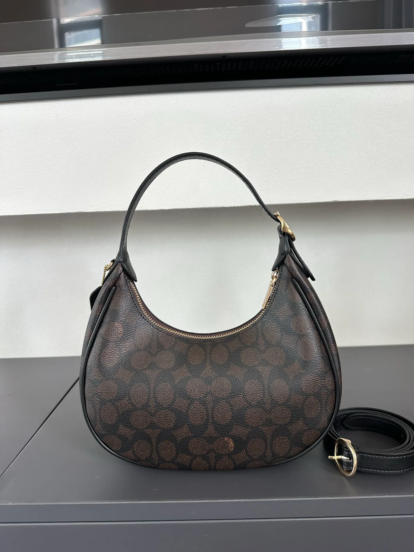 Women's Classic Handbags COACH 17960984