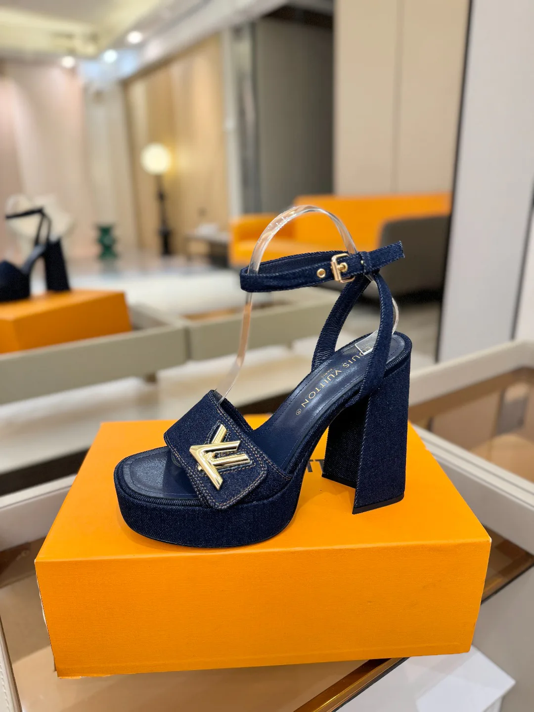 Women's Open-Toe Sandals LOUIS VUITTON 17946845