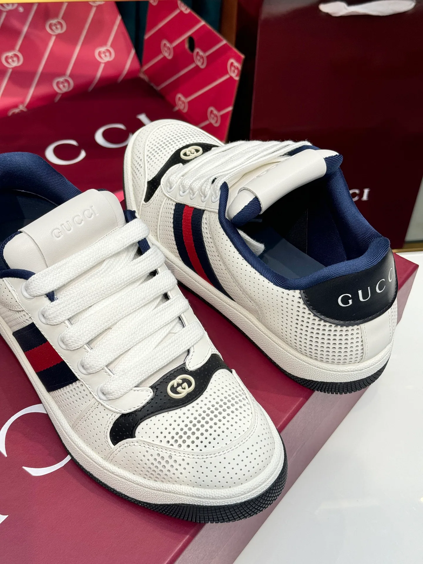 Women's Sneakers GUCCI 17946876