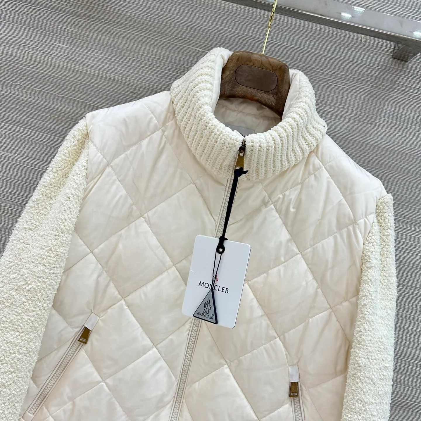 Women's Jackets And Down Jackets MONCLER 18175835