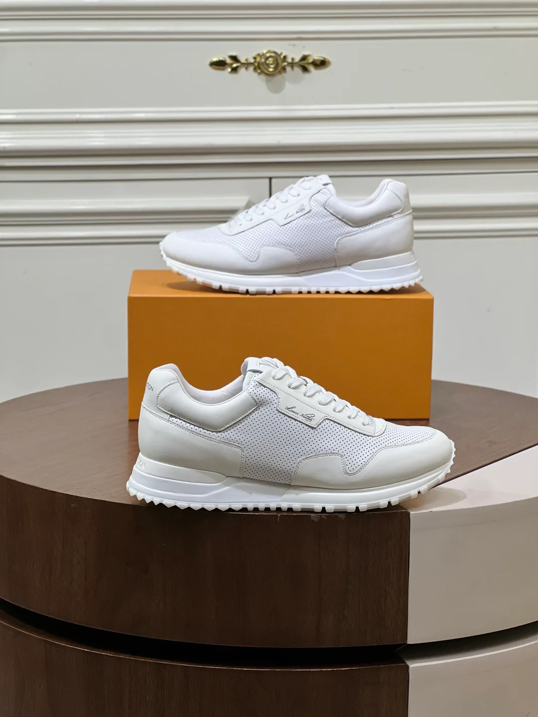 Men's Sneakers LOUIS VUITTON 18039350