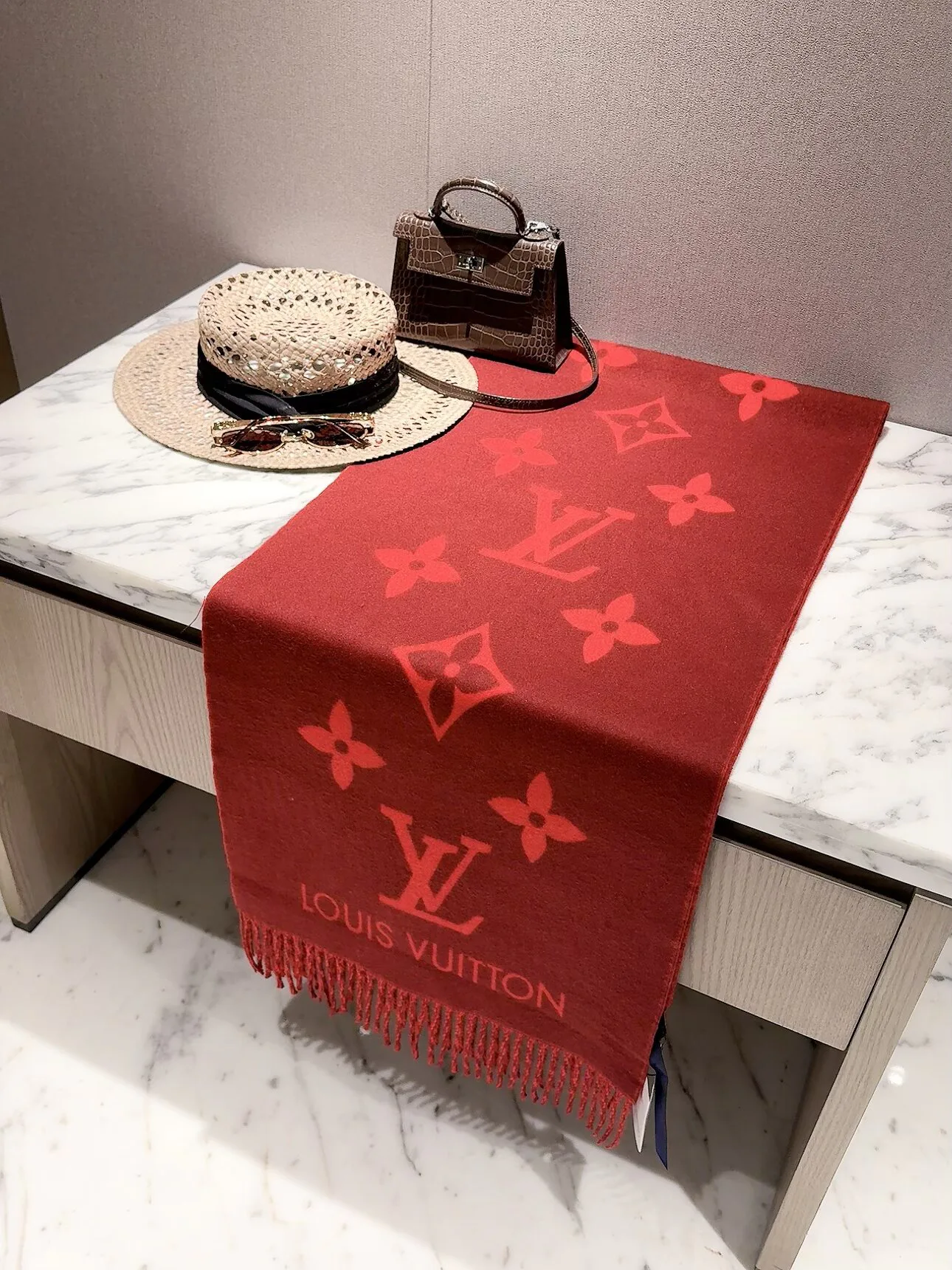 Scarves LOUIS VUITTON 18427102