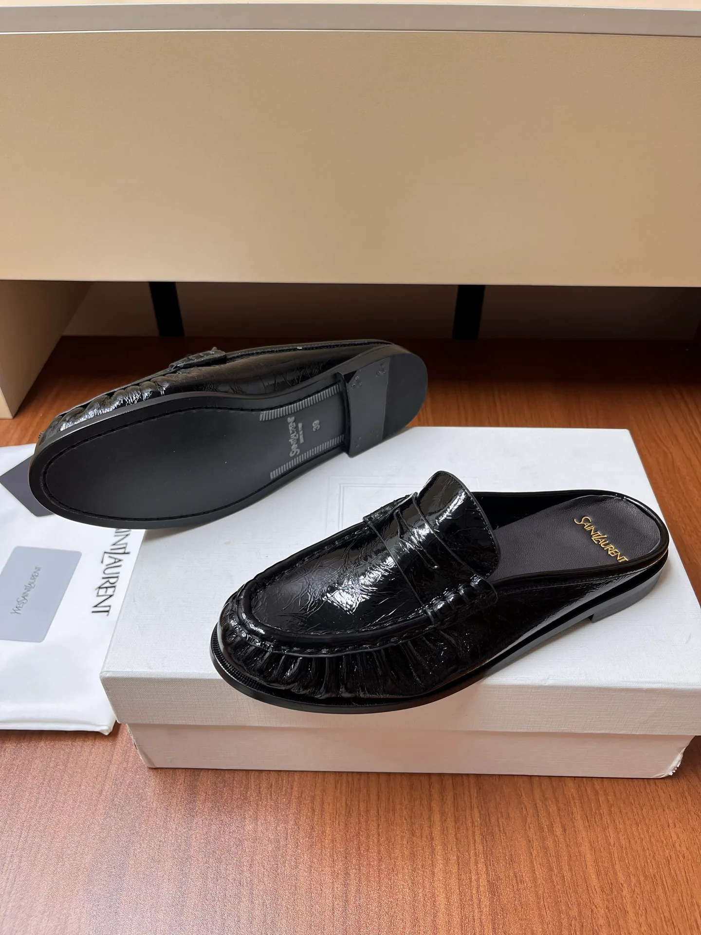 Women's Loafers And Moccasins SAINT LAURENT 18037895