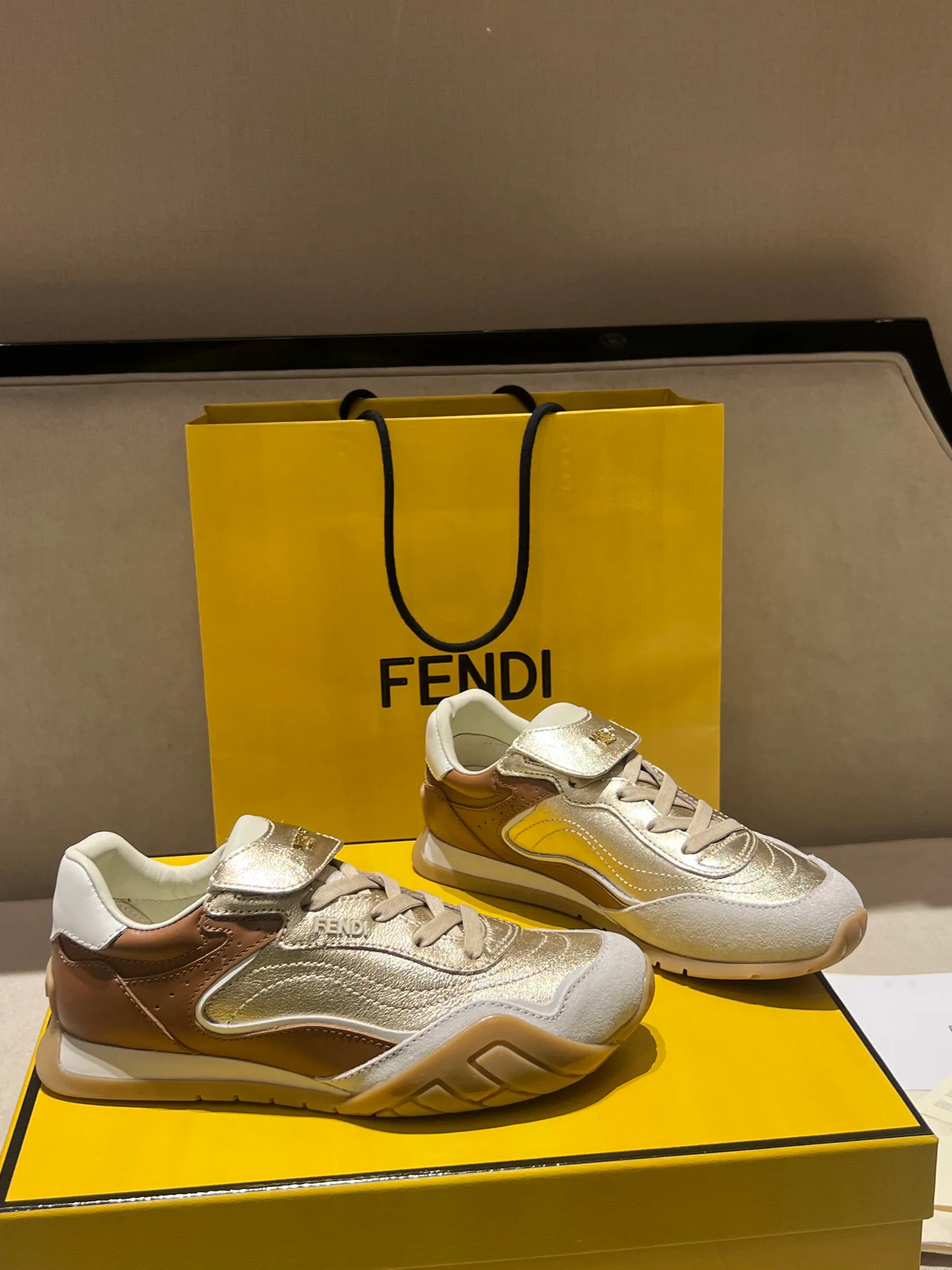 Women's Sneakers FENDI 18020722