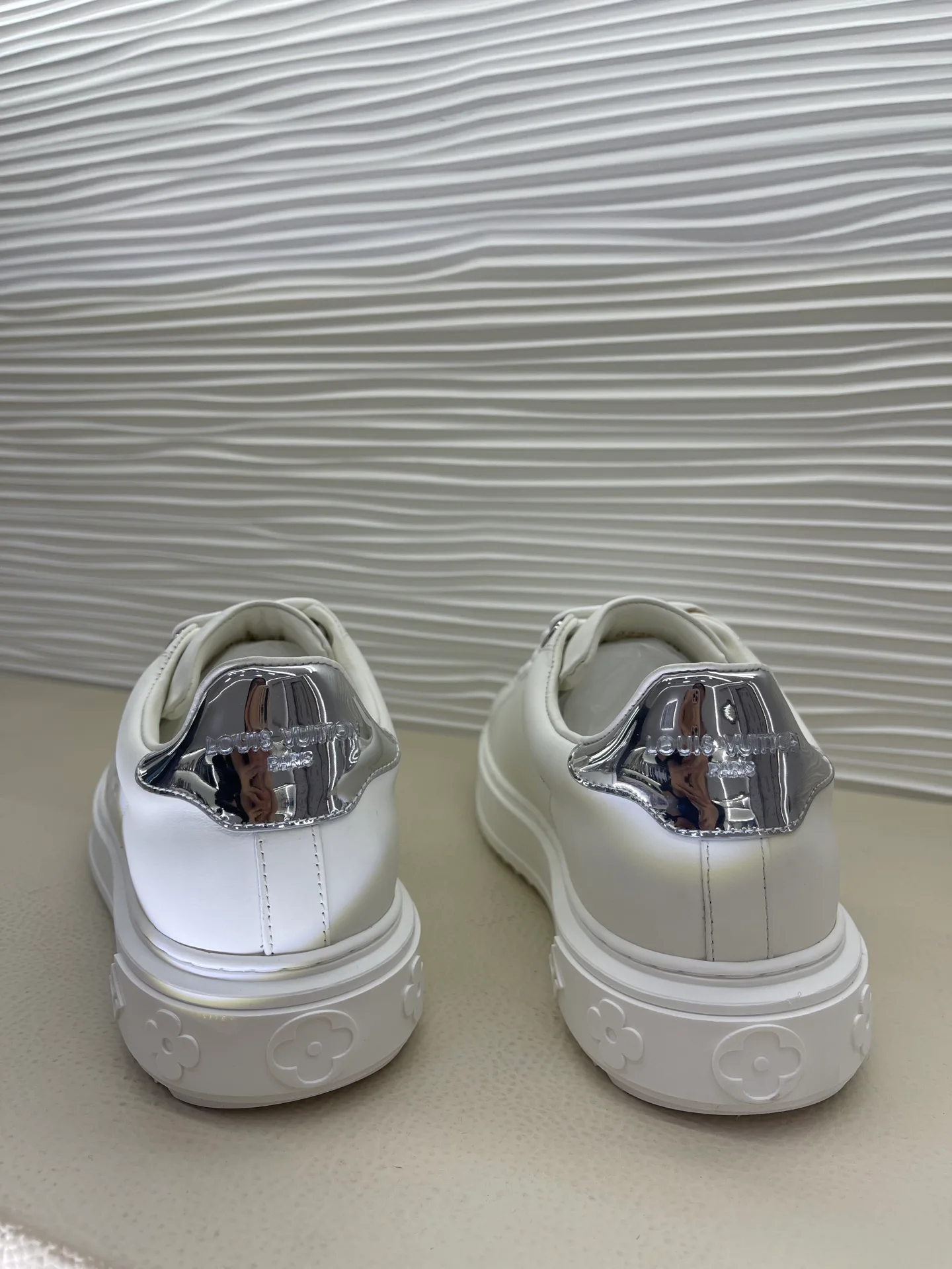 Women's Sneakers LOUIS VUITTON 18080228