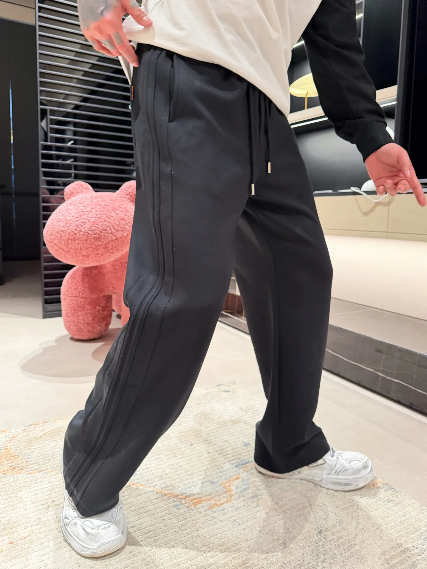 Men's Trousers LOUIS VUITTON 18499729