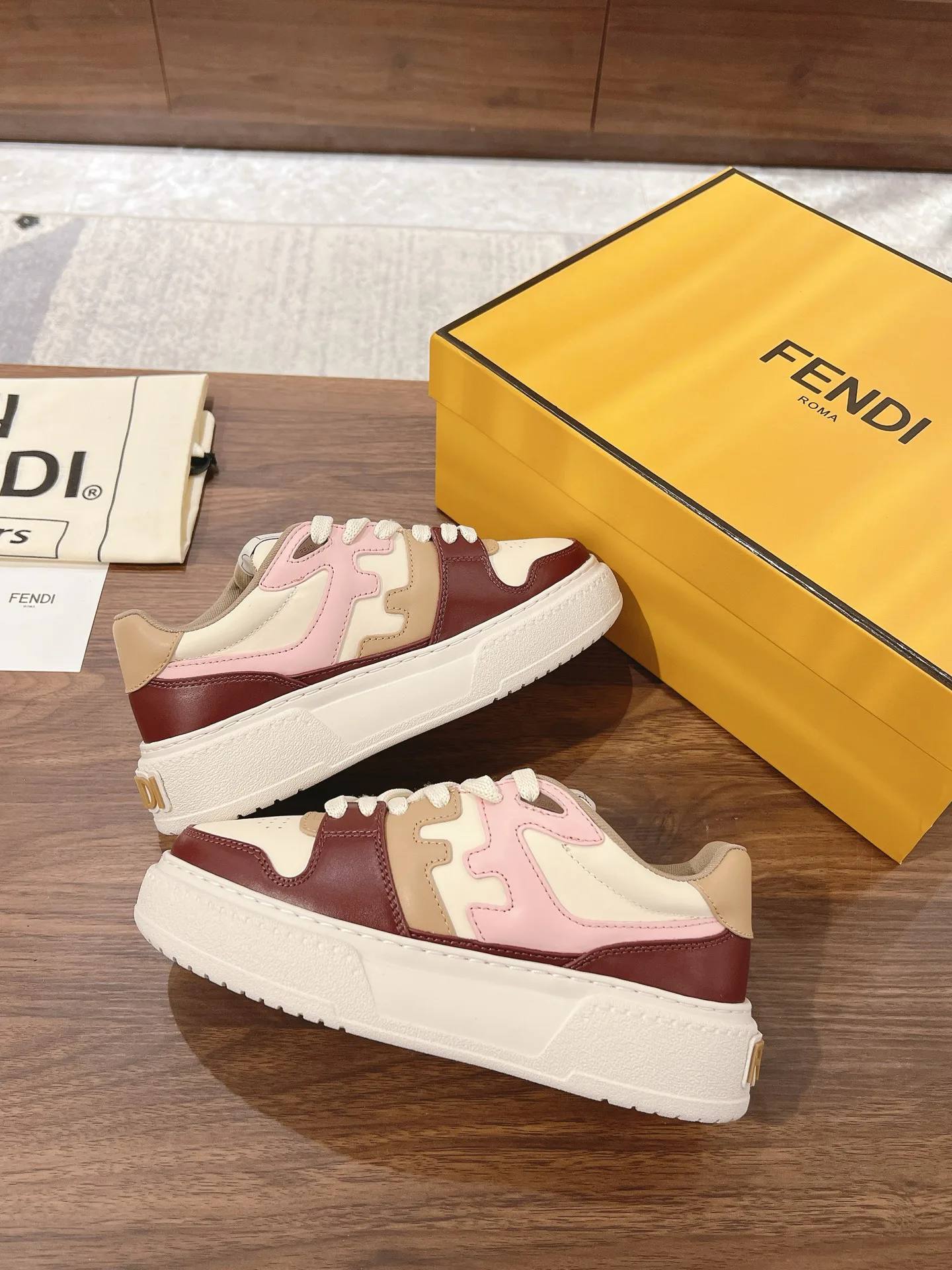Women's Sneakers FENDI 18219633