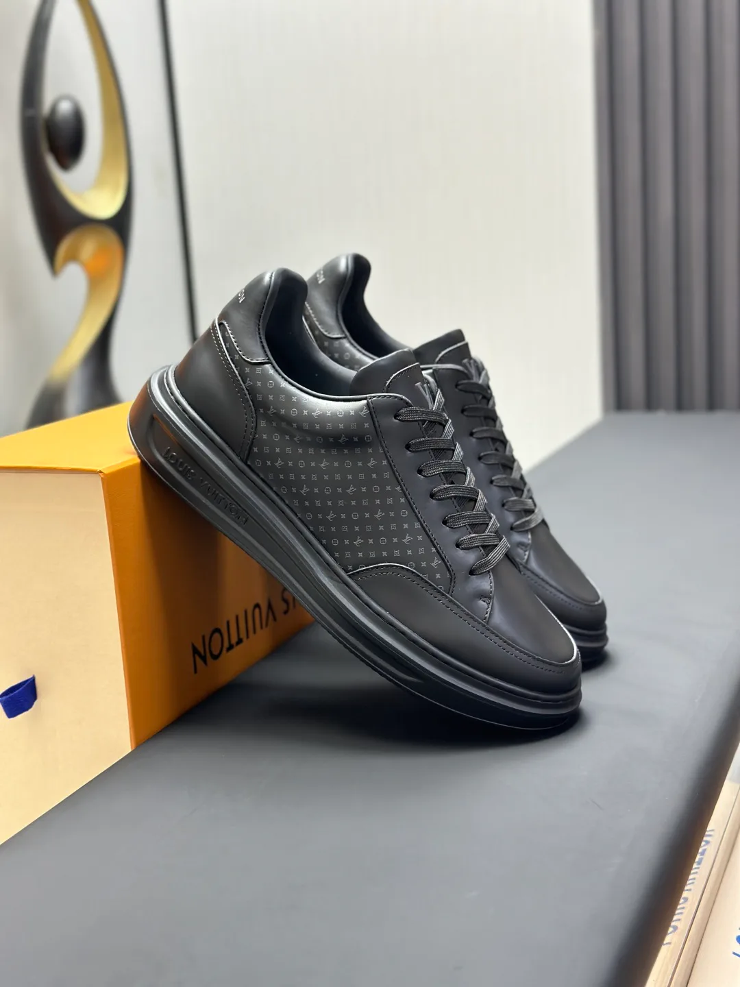Men's Sneakers LOUIS VUITTON 17759500