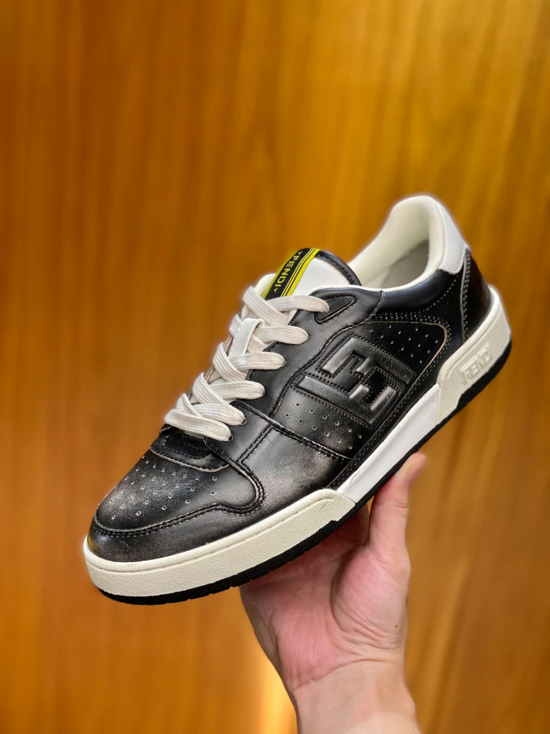 Women's Sneakers FENDI 18119370
