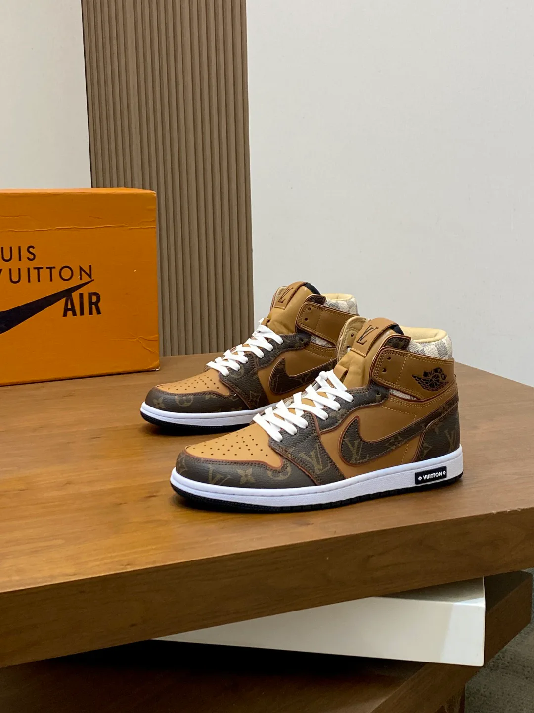 Men's Sneakers LOUIS VUITTON 18274567