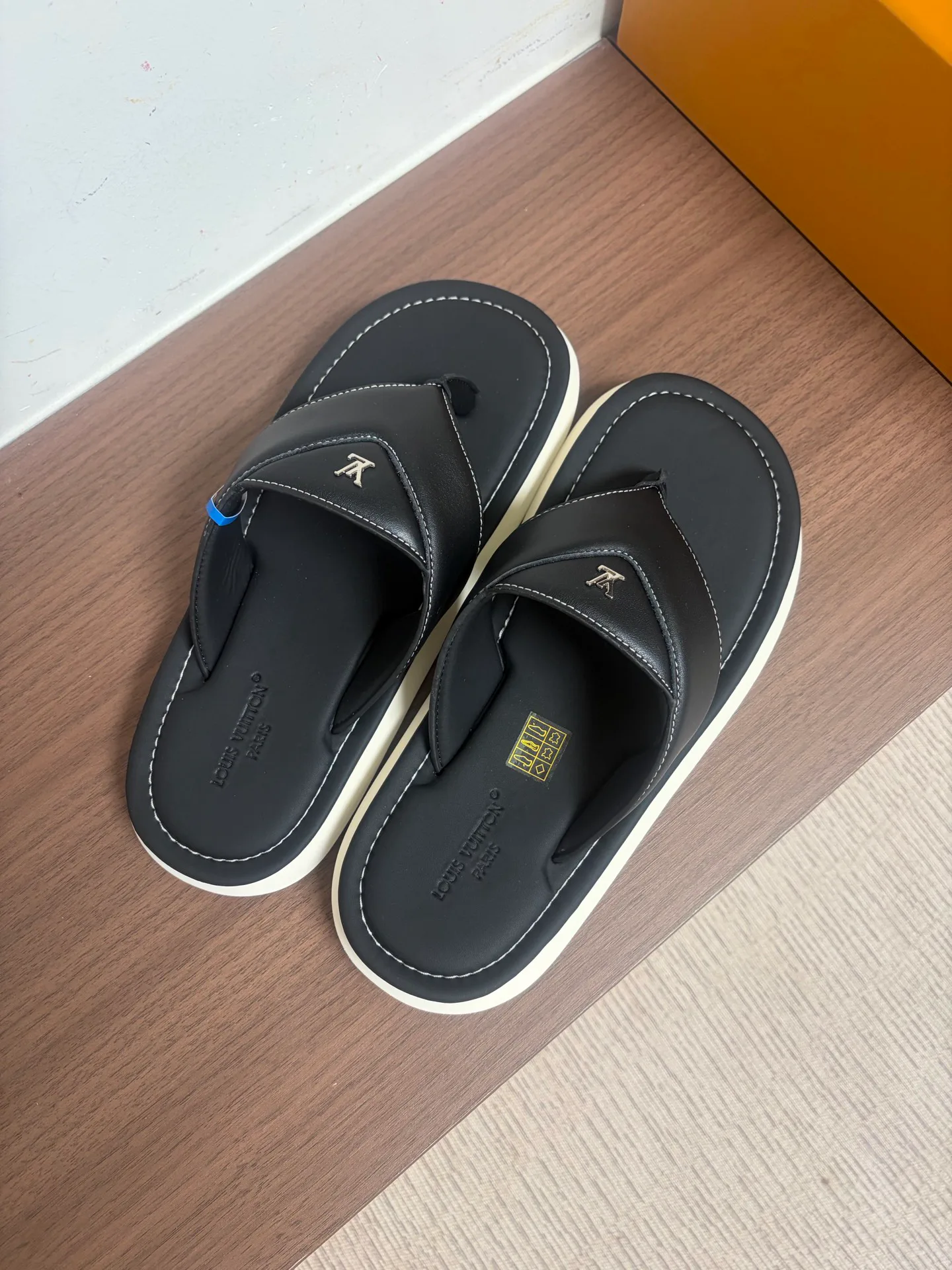 Men's Flip-Flops LOUIS VUITTON 17530571