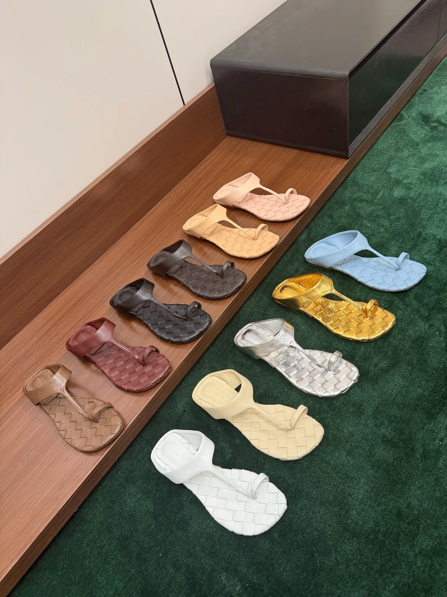 Women's Flip-Flops BOTTEGA VENETA 17816970