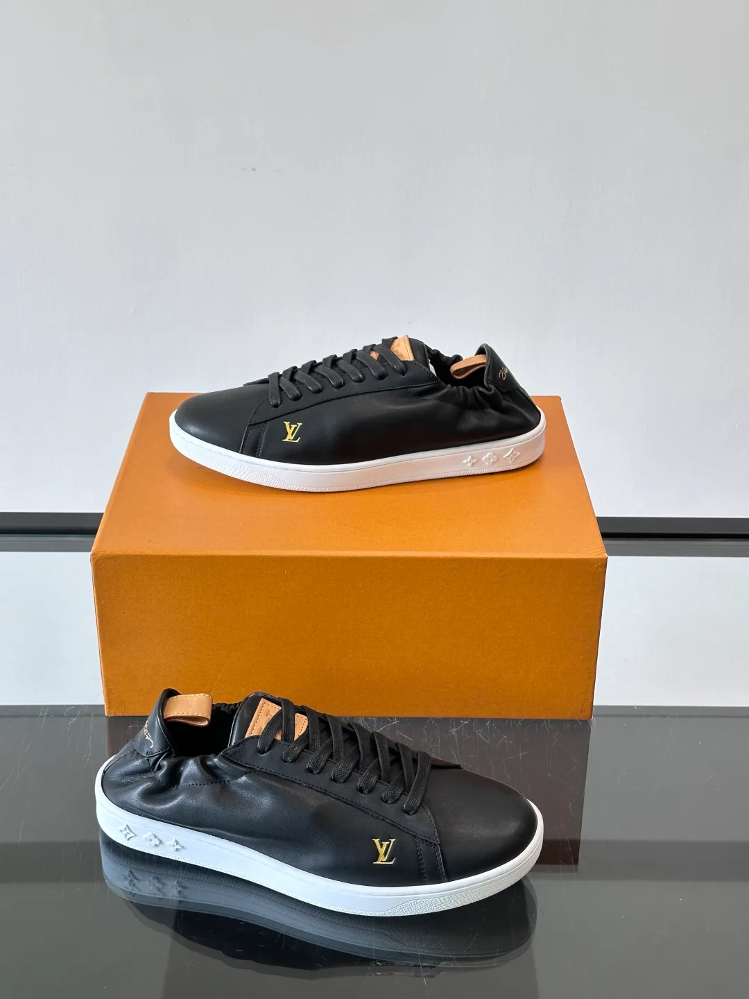 Men's Sneakers LOUIS VUITTON 18263692