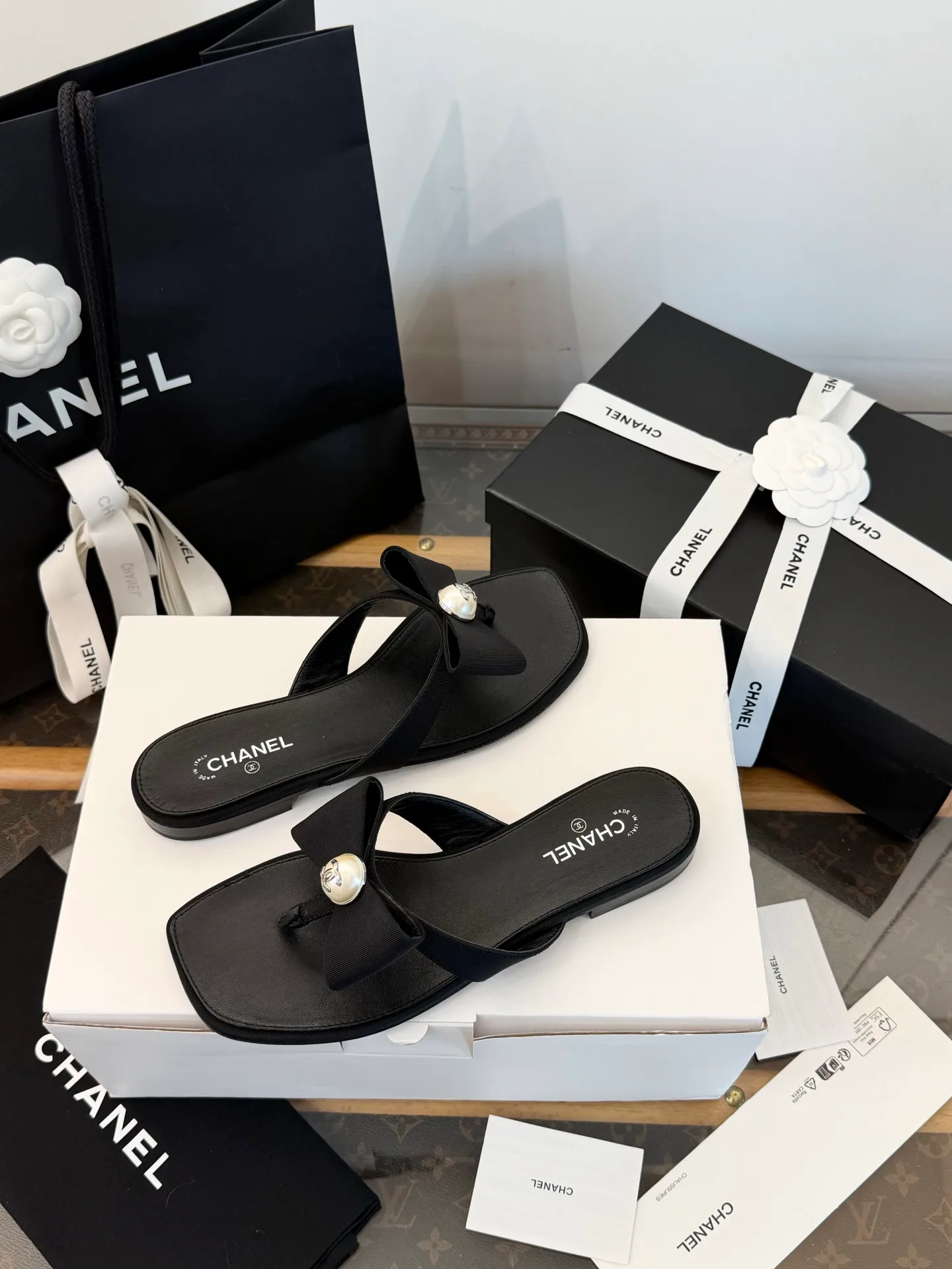 Women's Flip-Flops CHANEL 18132874