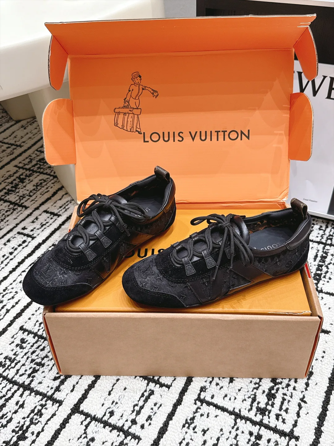 Women's Sneakers LOUIS VUITTON 17895118