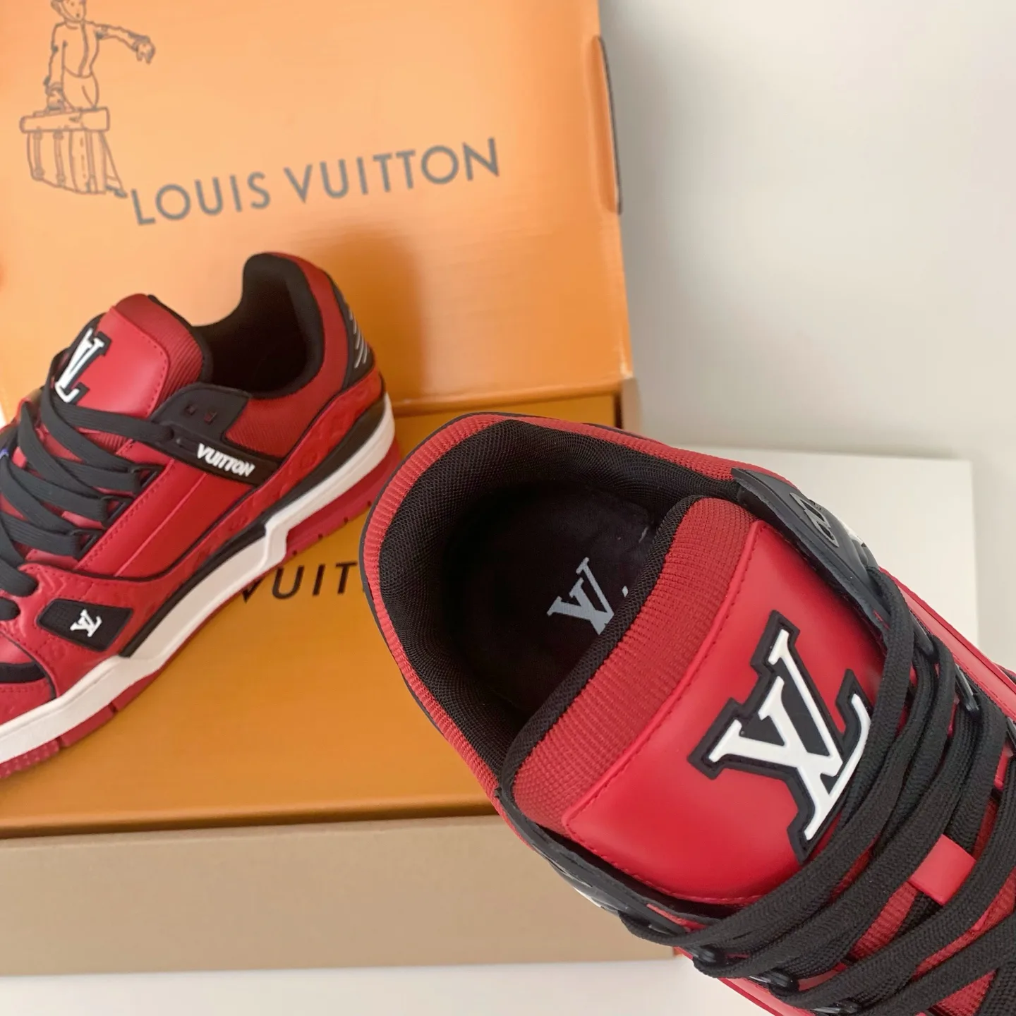 Women's Sneakers LOUIS VUITTON 18258382