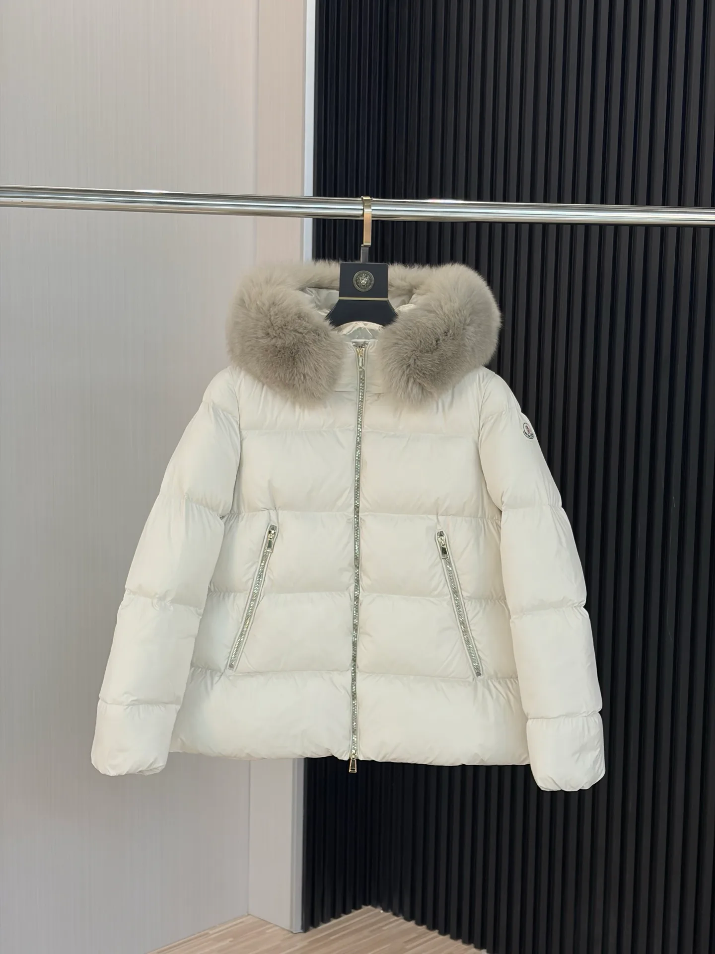 Women's Jackets And Down Jackets MONCLER 18188672