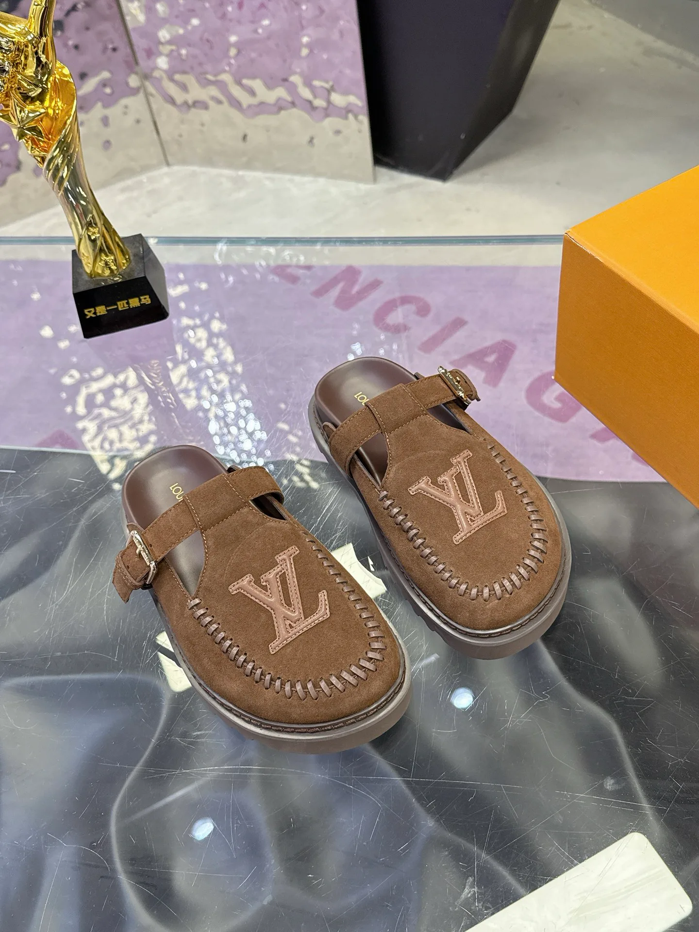 Women's Mules And Clogs LOUIS VUITTON 17530469