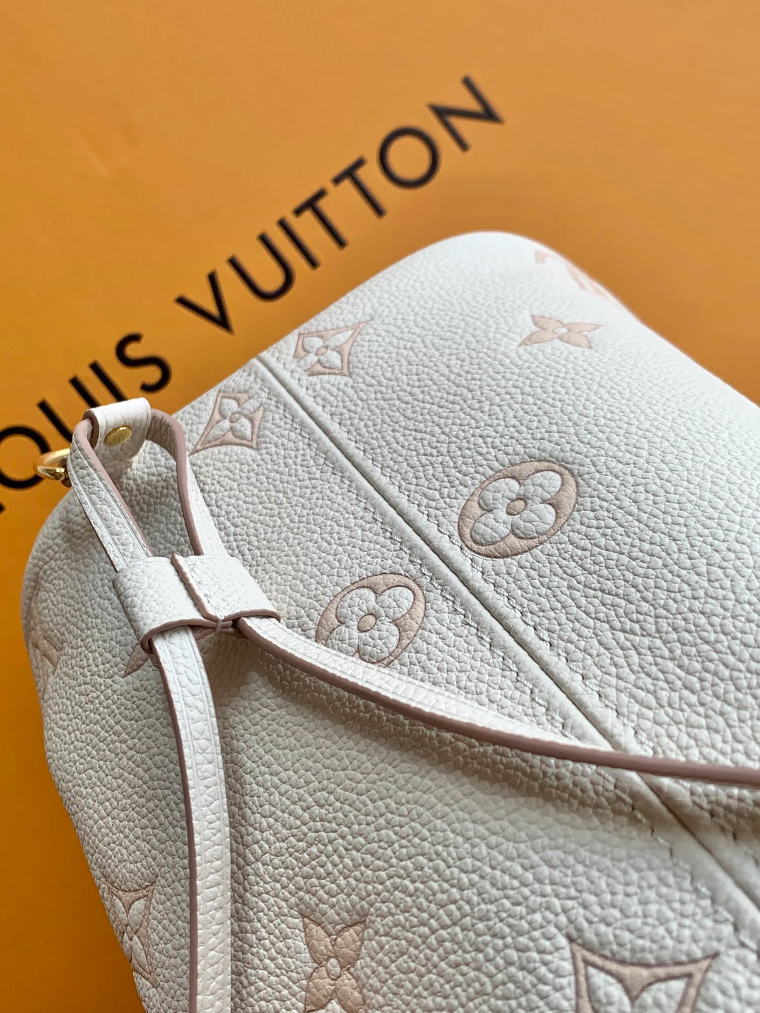 Women's Classic Handbags LOUIS VUITTON 18156577