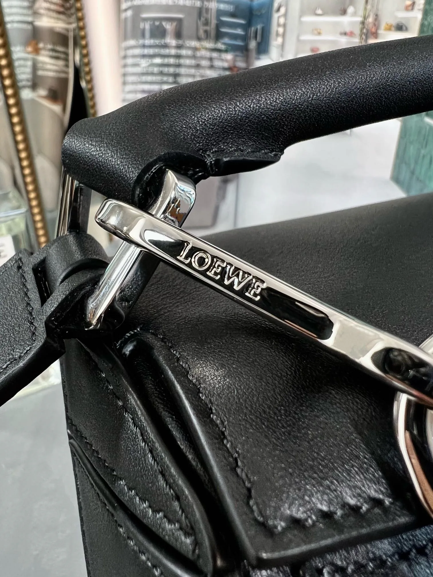 Women's Classic Handbags LOEWE 18019411