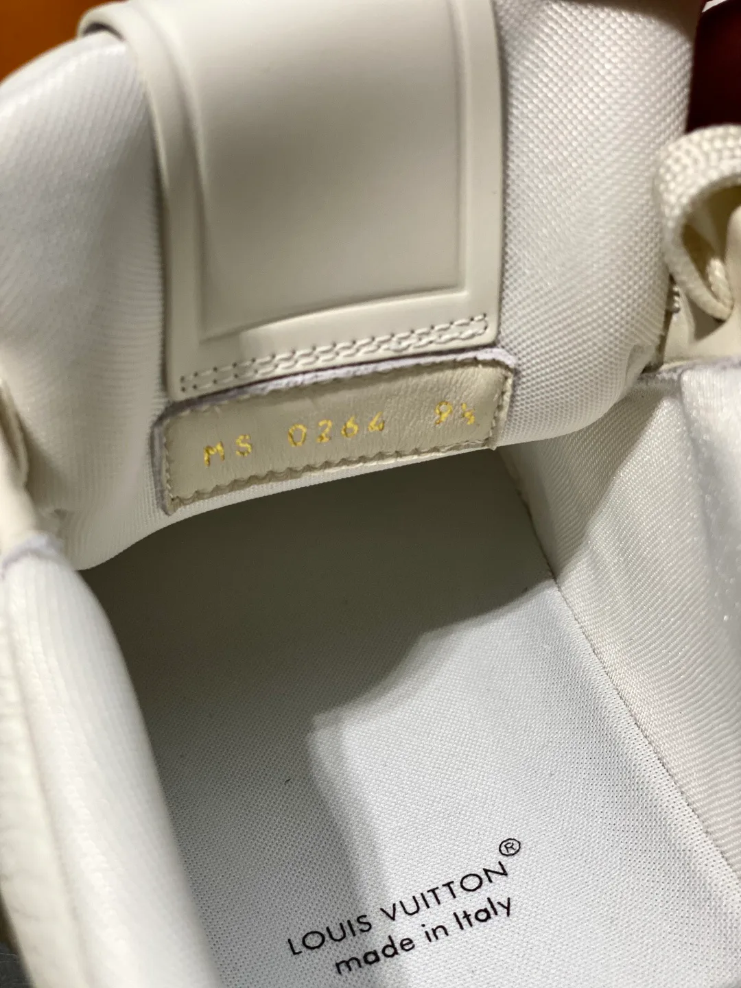 Women's Sneakers LOUIS VUITTON 18119343