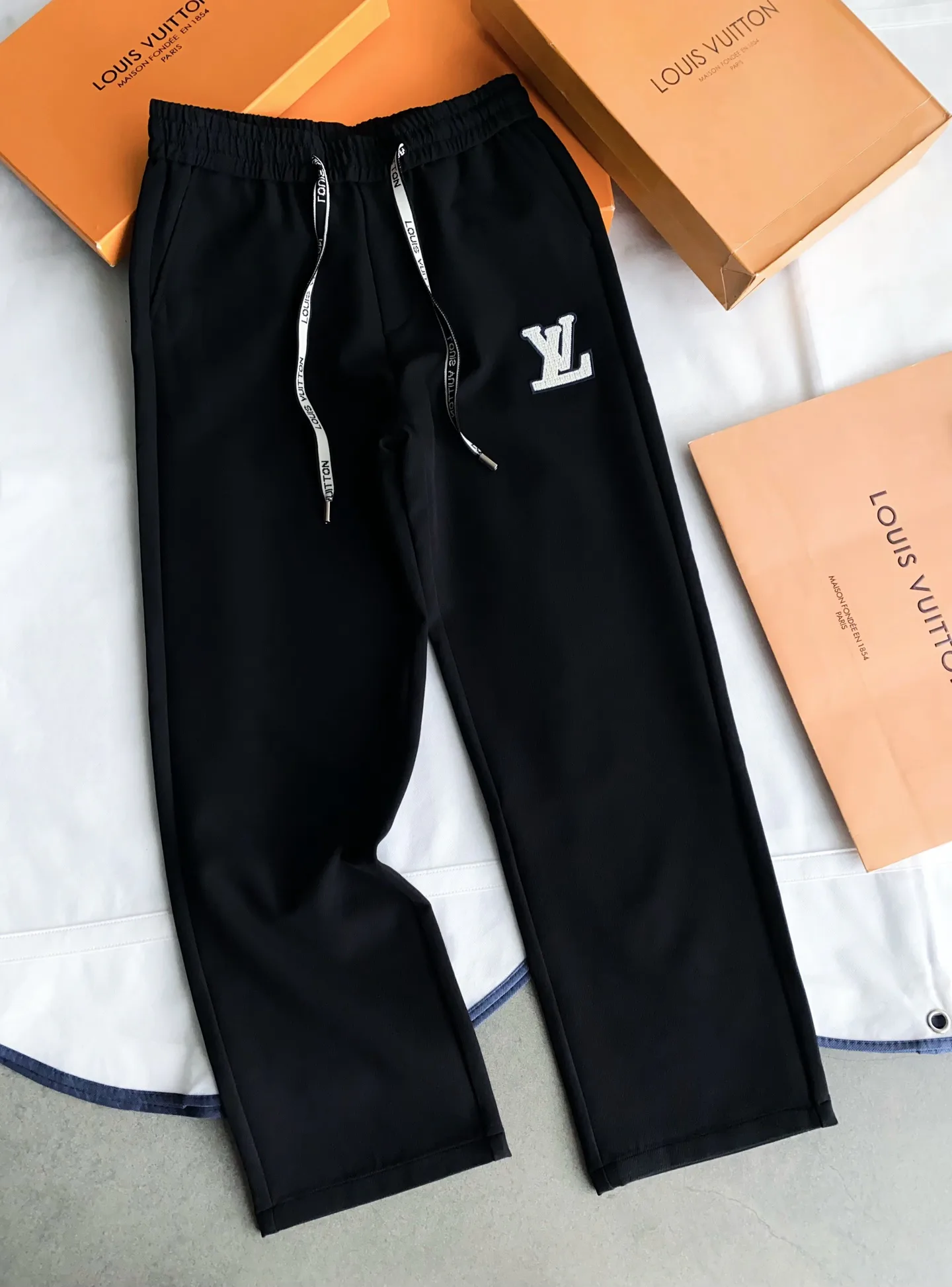 Men's Trousers LOUIS VUITTON 18469102