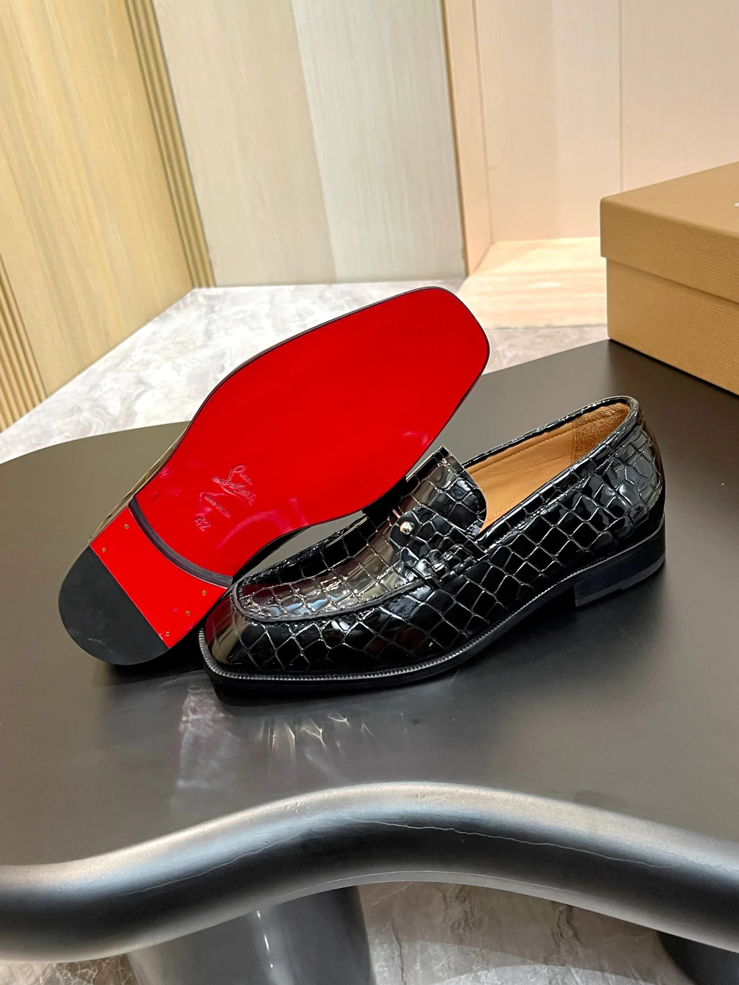 Men's Loafers And Dress Shoes CHRISTIAN LOUBOUTIN 18119124
