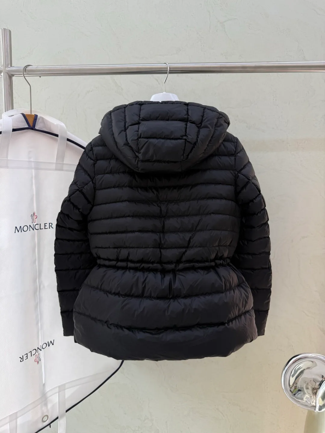Women's Jackets And Down Jackets MONCLER 18043551