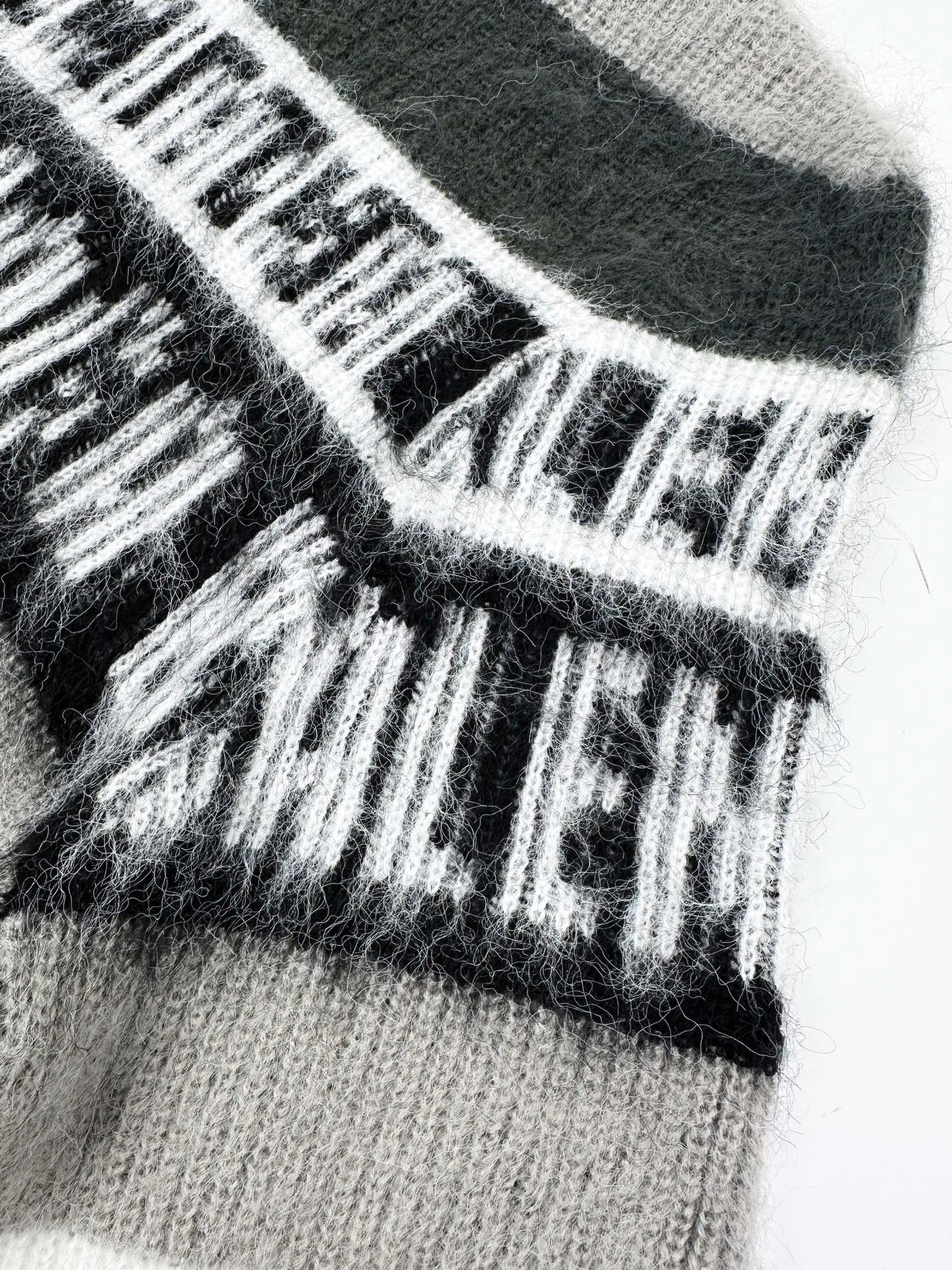 Women's Jumpers And Sweaters BALENCIAGA 18046552