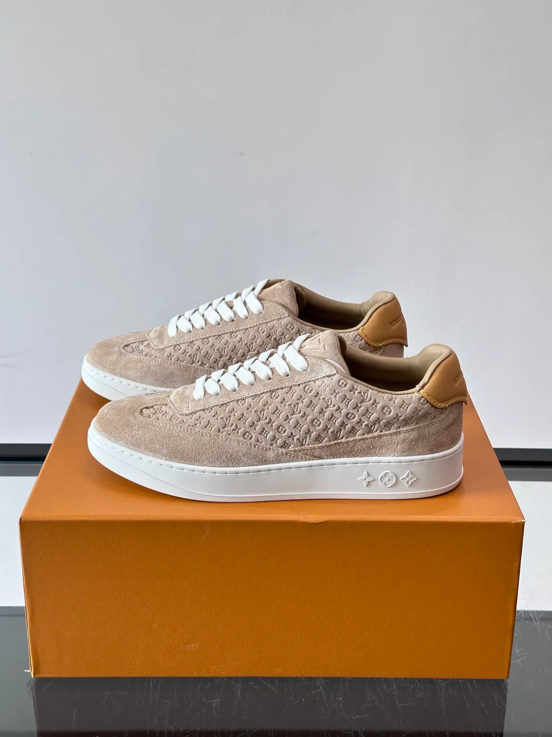Men's Sneakers LOUIS VUITTON 17646125