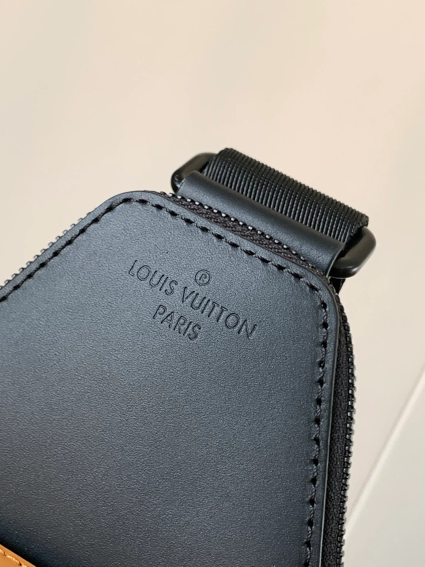 Women's Shoulder Bags LOUIS VUITTON 17948730