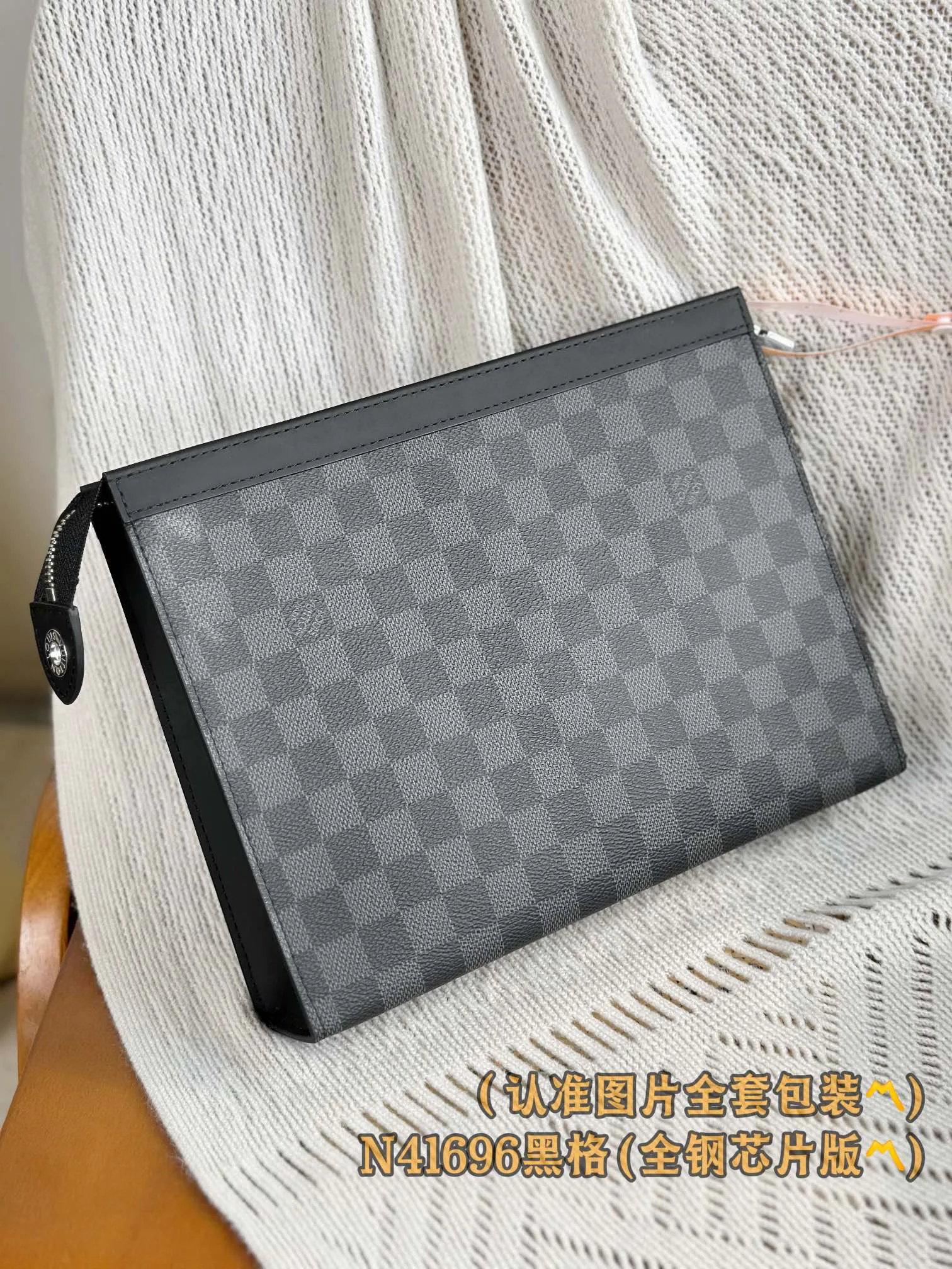 Women's Clutches LOUIS VUITTON 18148141