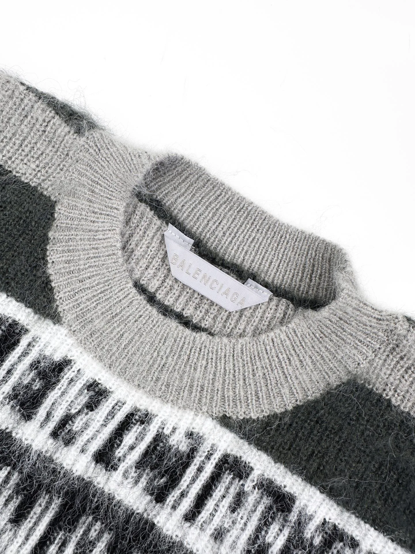 Women's Jumpers And Sweaters BALENCIAGA 18046552
