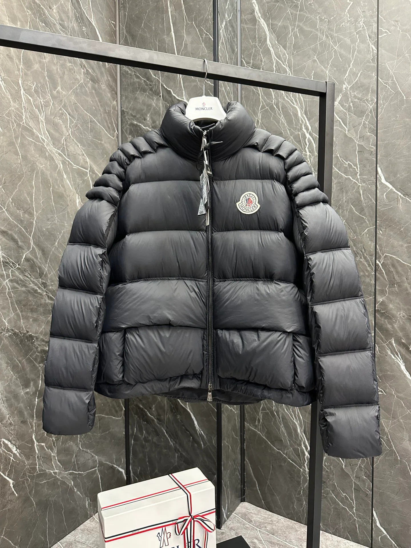 Women's Jackets And Down Jackets MONCLER 18130169