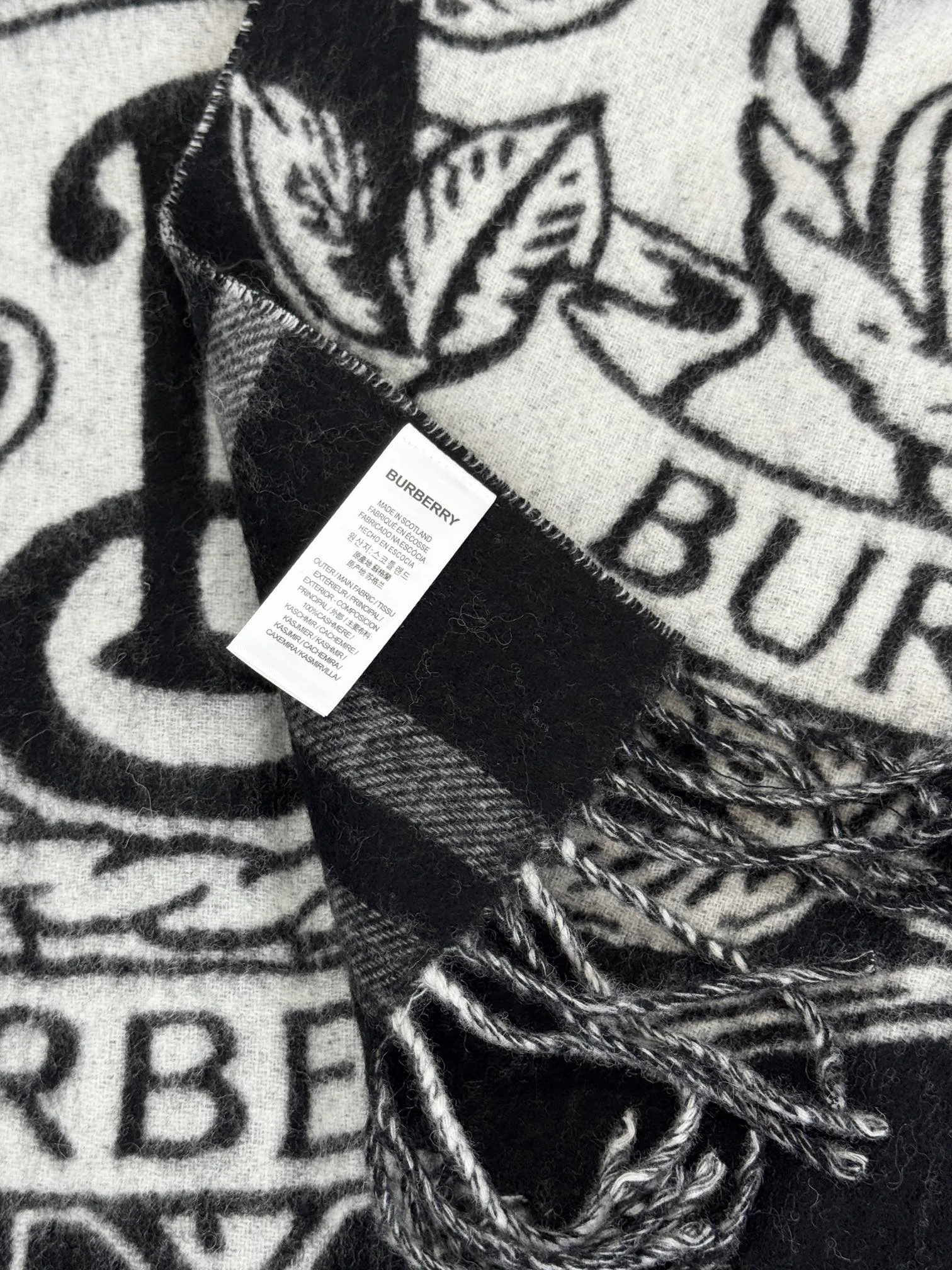 Scarves BURBERRY 18287428