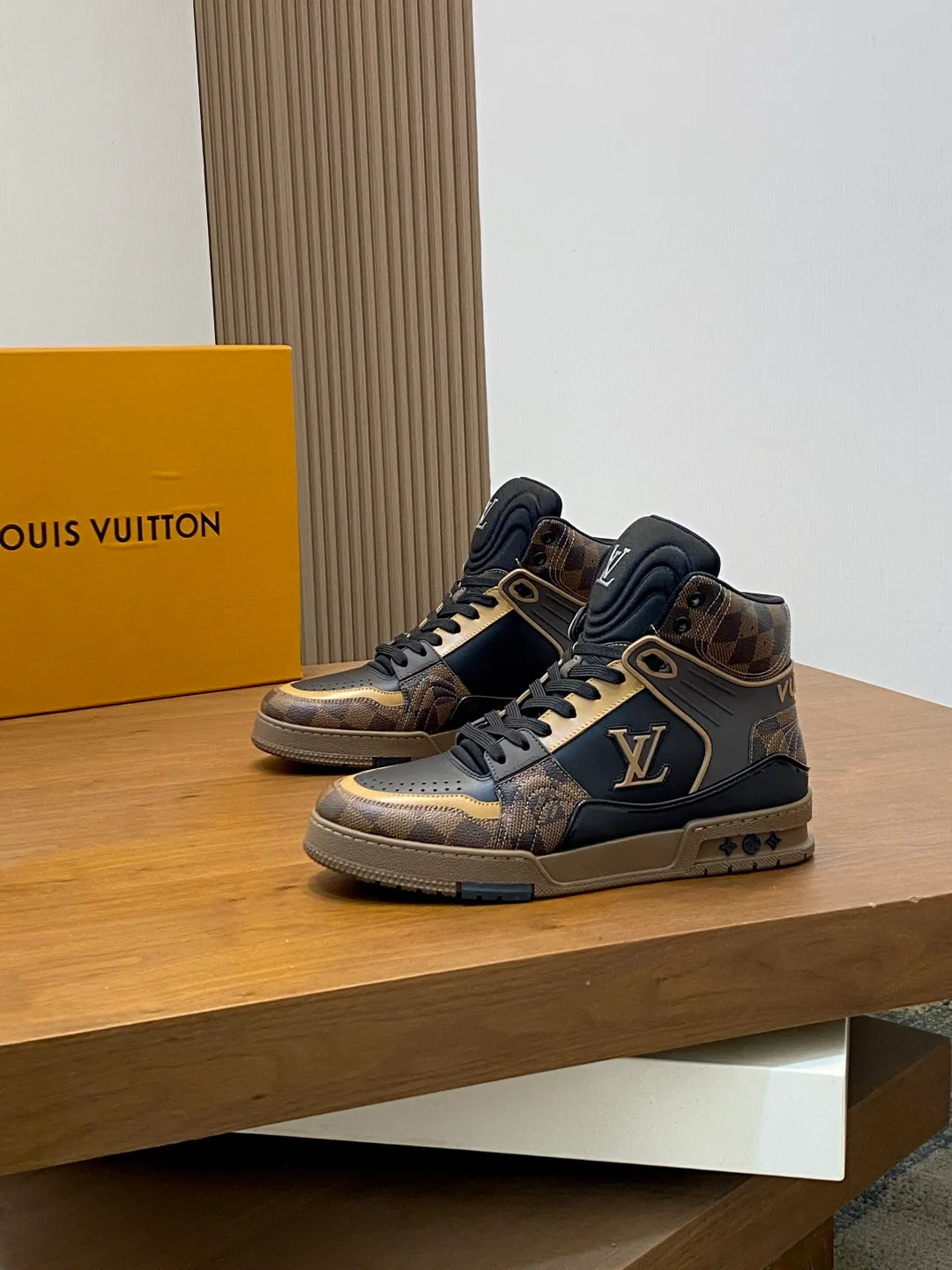 Men's Sneakers LOUIS VUITTON 17862442