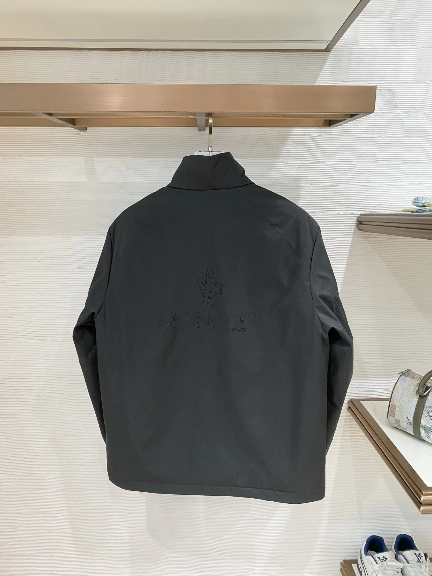 Men's Jackets And Down Jackets MONCLER 18374657