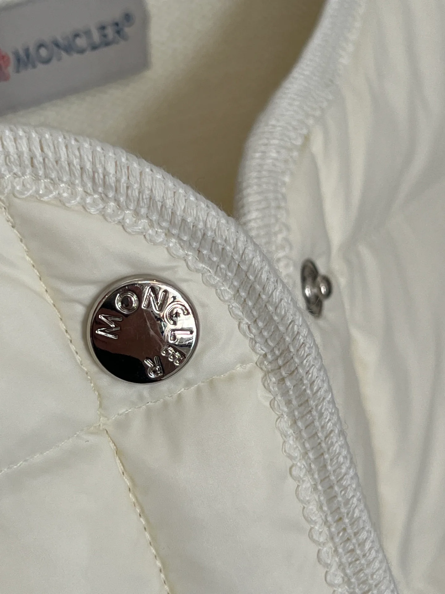 Women's Jackets And Down Jackets MONCLER 18416142
