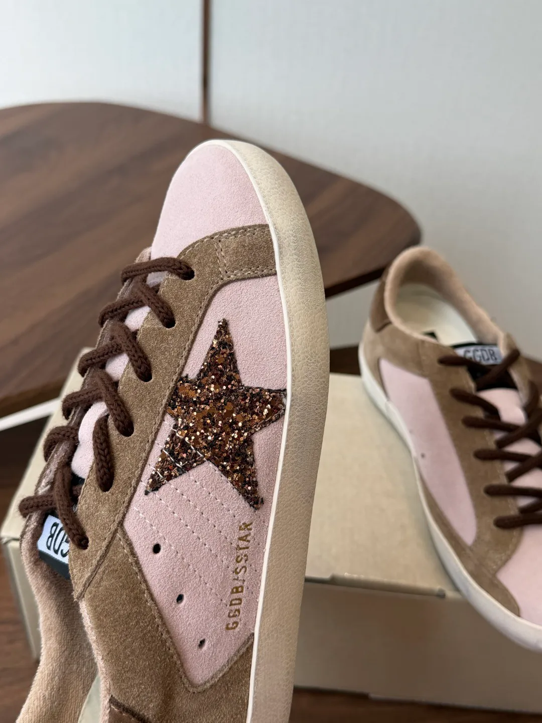 Women's Sneakers GOLDEN GOOSE 18146570