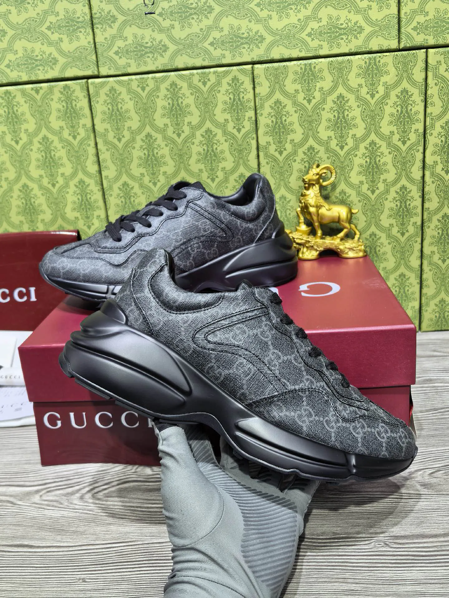 Women's Sneakers GUCCI 18039949