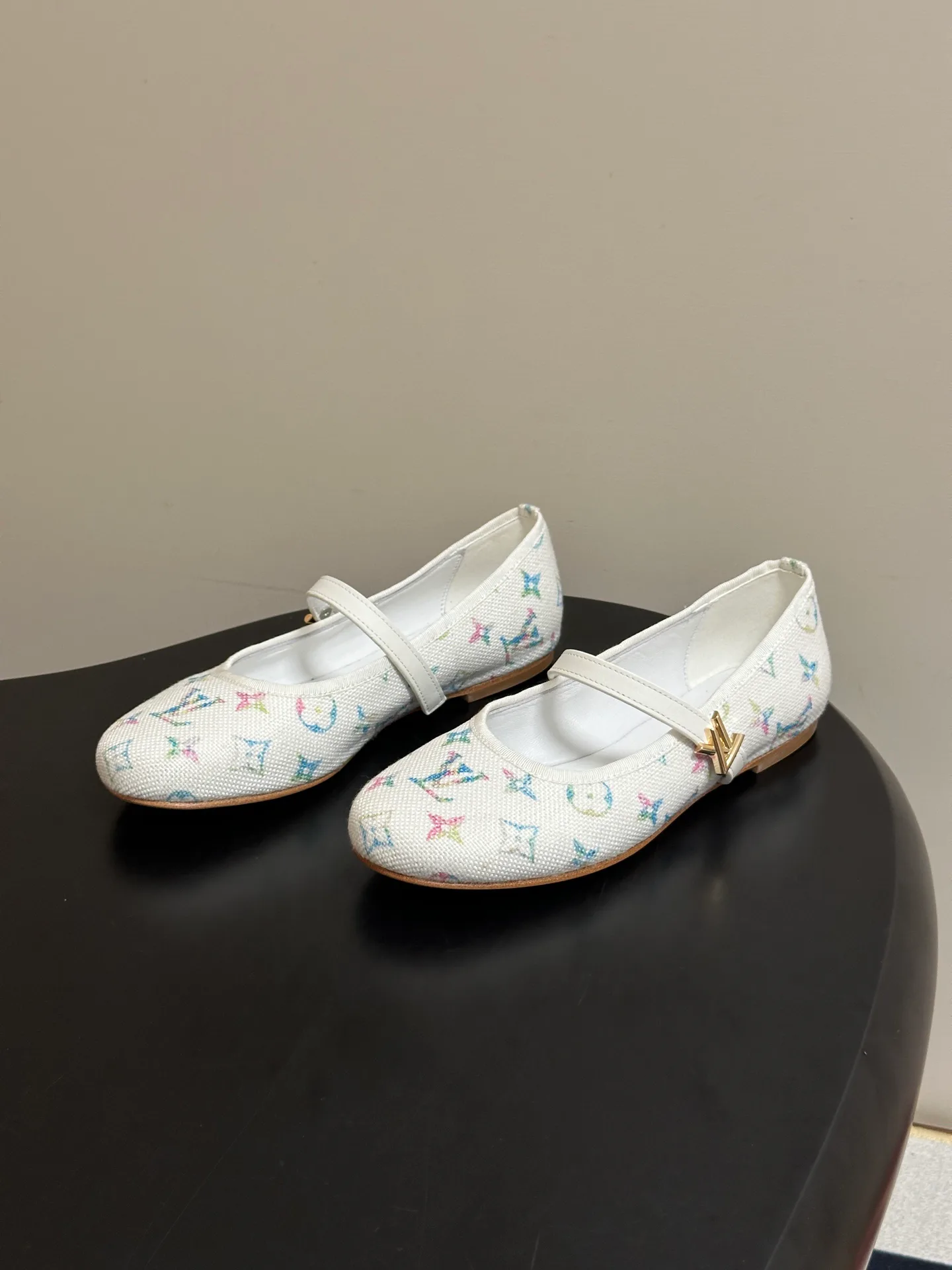 Women's Ballet Flats LOUIS VUITTON 18340931