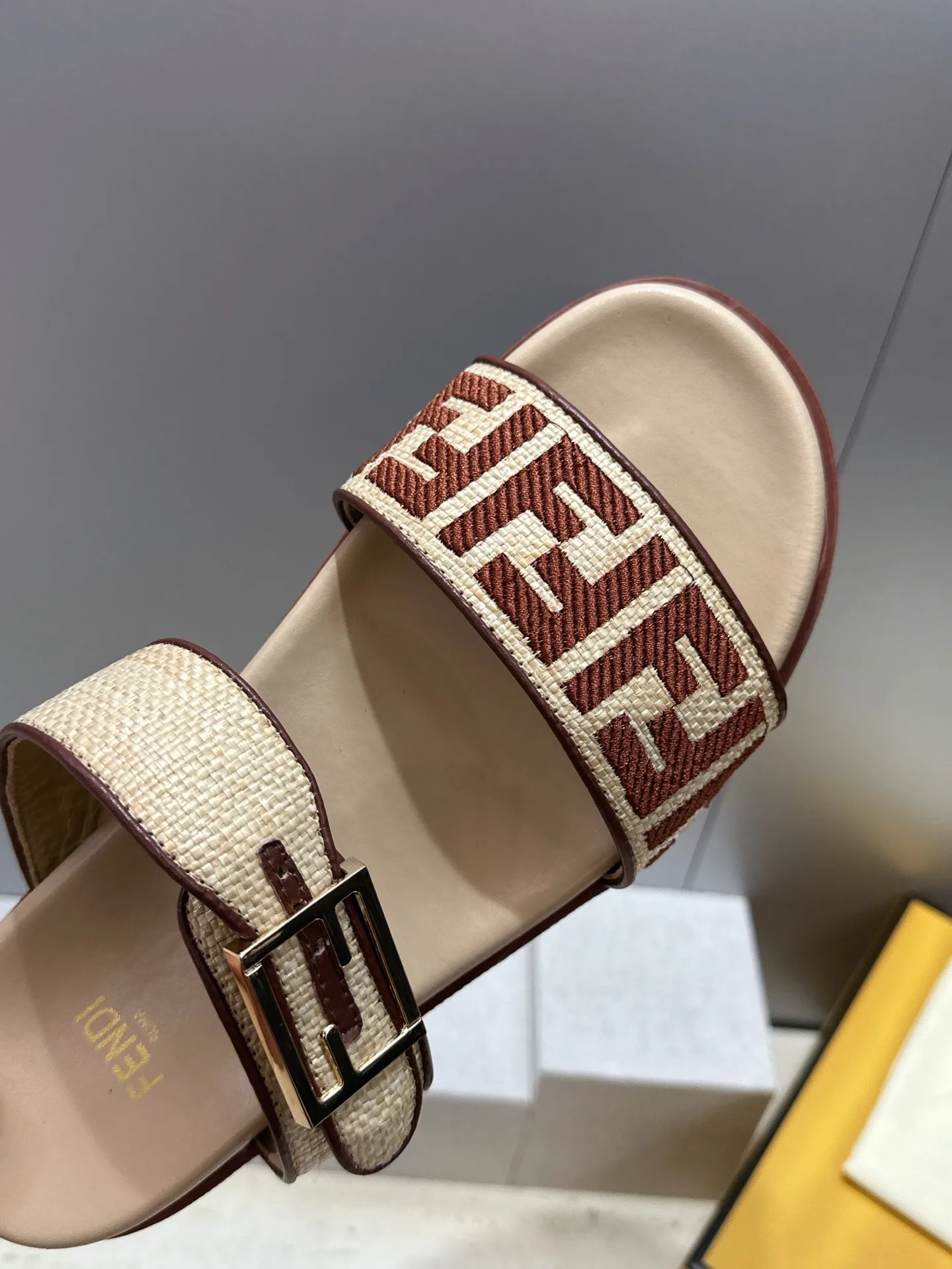 Women's Flip-Flops FENDI 16910446