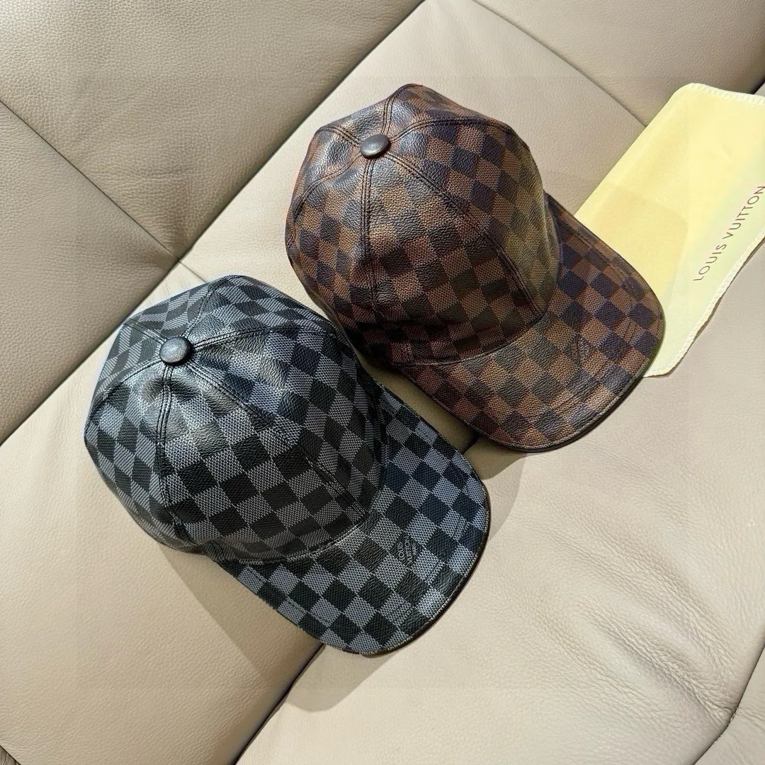 Hats LOUIS VUITTON 18105225