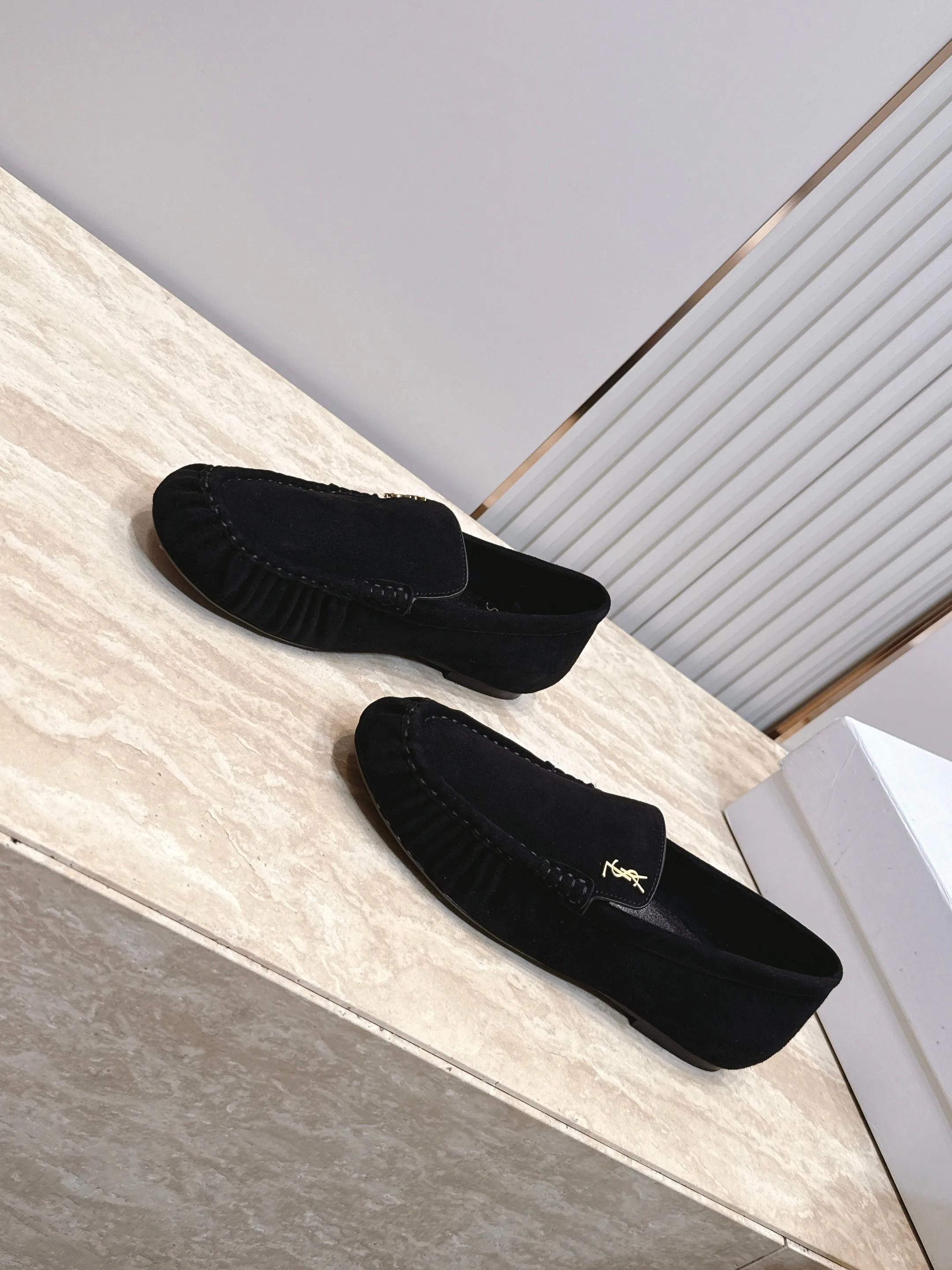 Women's Loafers And Moccasins SAINT LAURENT 17701340