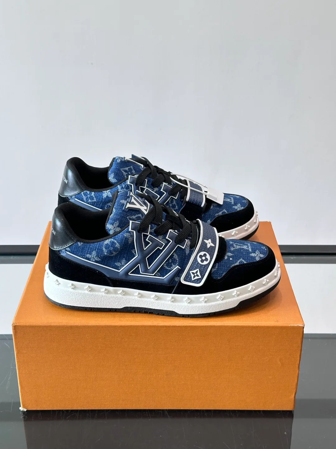 Men's Sneakers LOUIS VUITTON 17439947