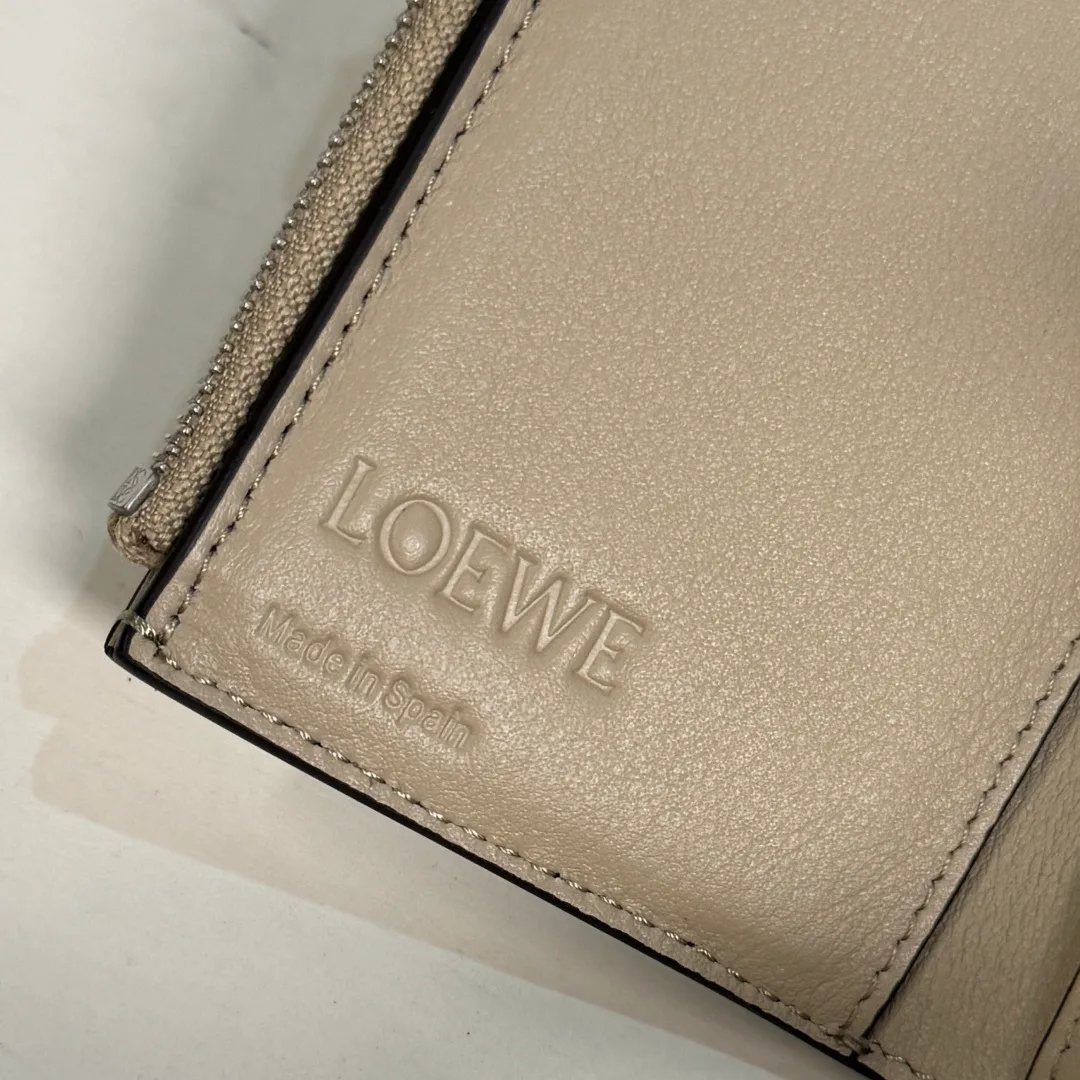 Women's Clutches LOEWE 17502824
